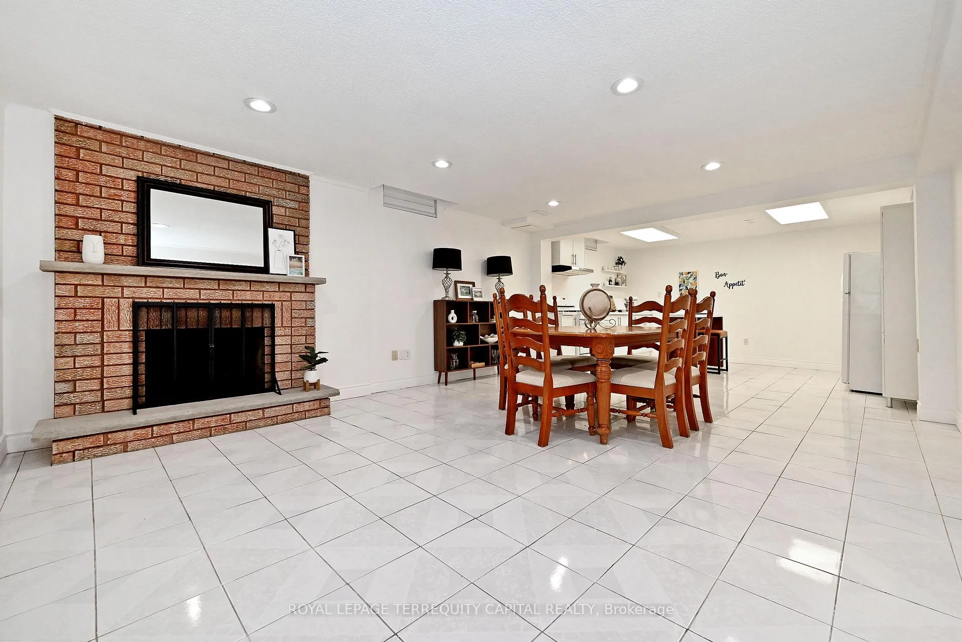 Photo 38 of 69 Wade Gate, Vaughan, Brownridge — HOMEH