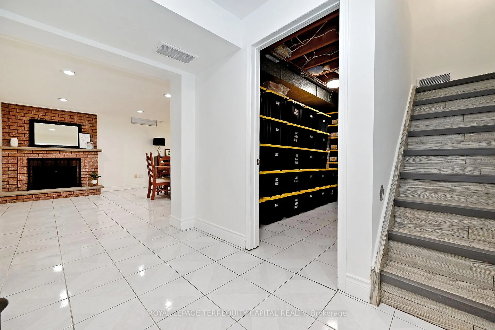 Photo 43 of 69 Wade Gate, Vaughan, Brownridge — HOMEH
