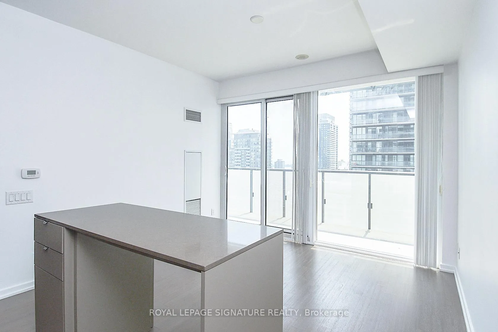 Photo 3 of Unit 2007, 101 Peter Street, Toronto, Waterfront Communities — HOMEH