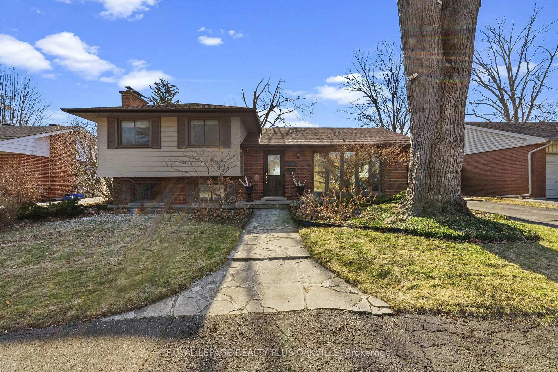 Photo 1 of 5210 Meadowhill Road, Burlington, Appleby — HOMEH