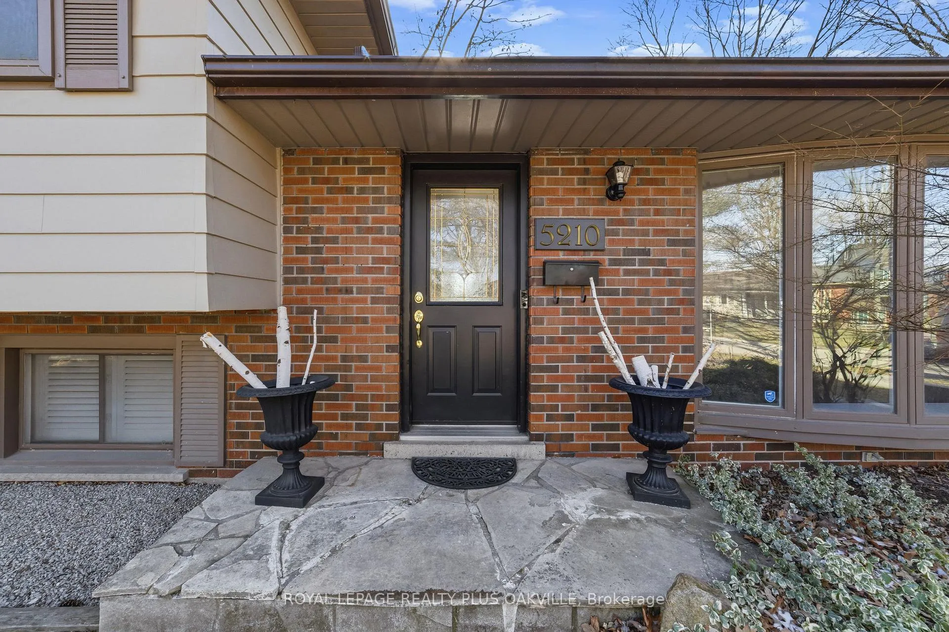 Photo 3 of 5210 Meadowhill Road, Burlington, Appleby — HOMEH