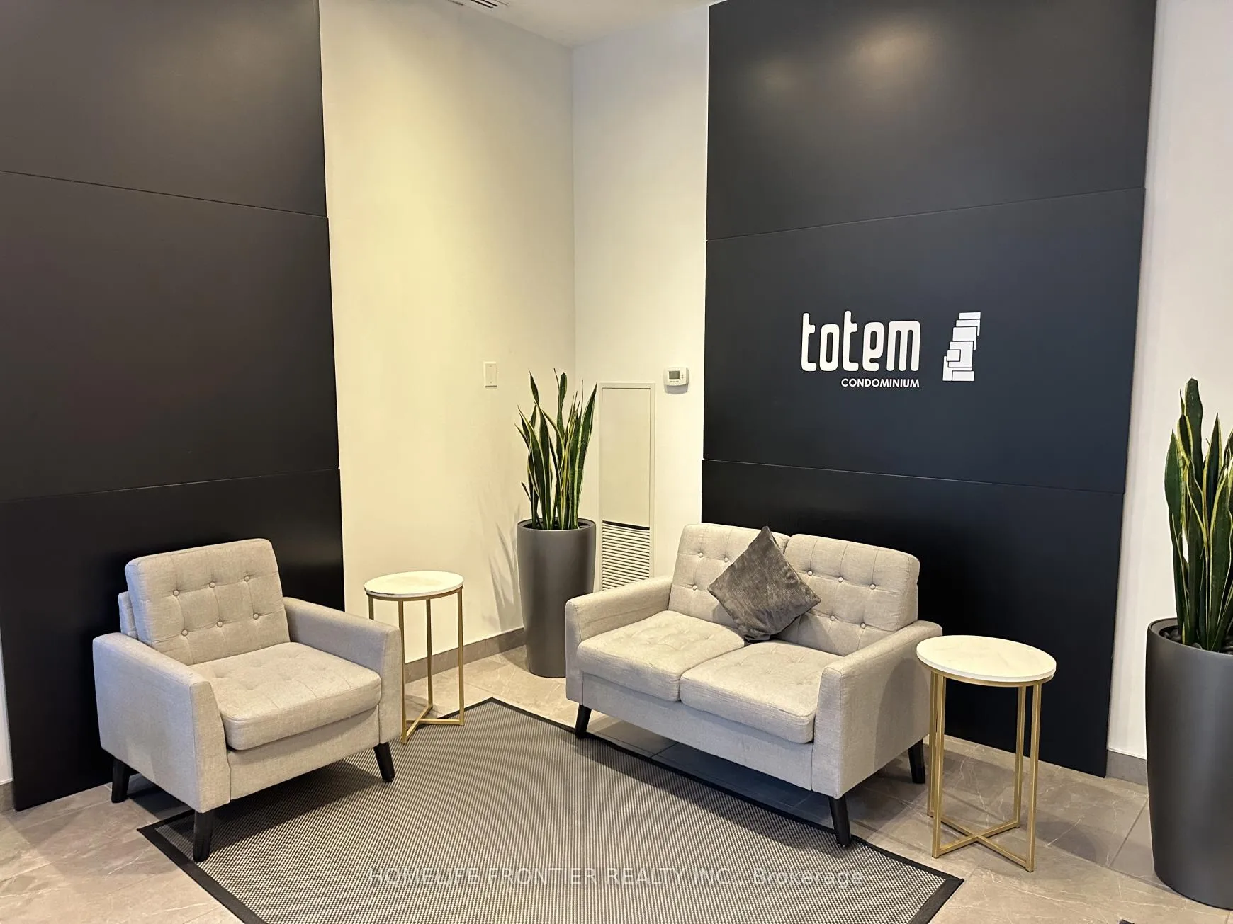 Photo 2 of Unit 907, 17 Dundonald Street, Toronto, Church-Yonge Corridor — HOMEH