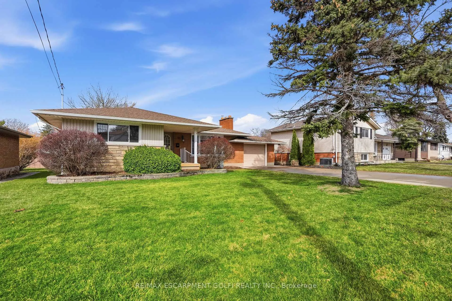 Photo 3 of 651 Niagara Street, St. Catharines, Vine/Linwell — HOMEH