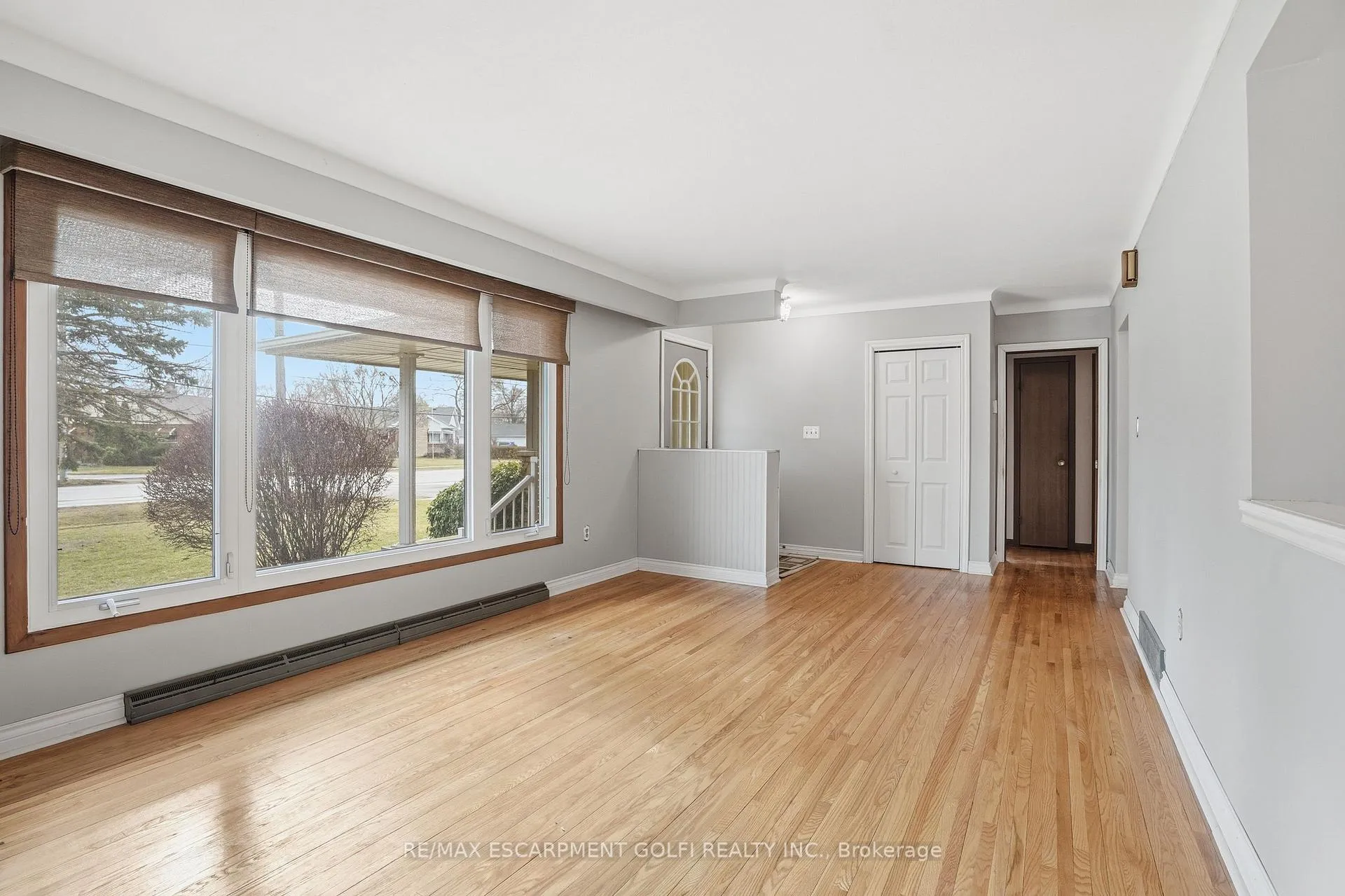Photo 6 of 651 Niagara Street, St. Catharines, Vine/Linwell — HOMEH