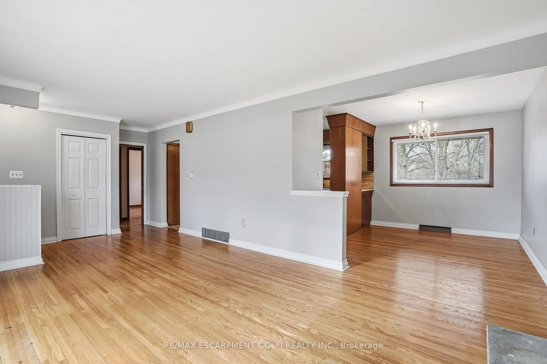 Photo 7 of 651 Niagara Street, St. Catharines, Vine/Linwell — HOMEH