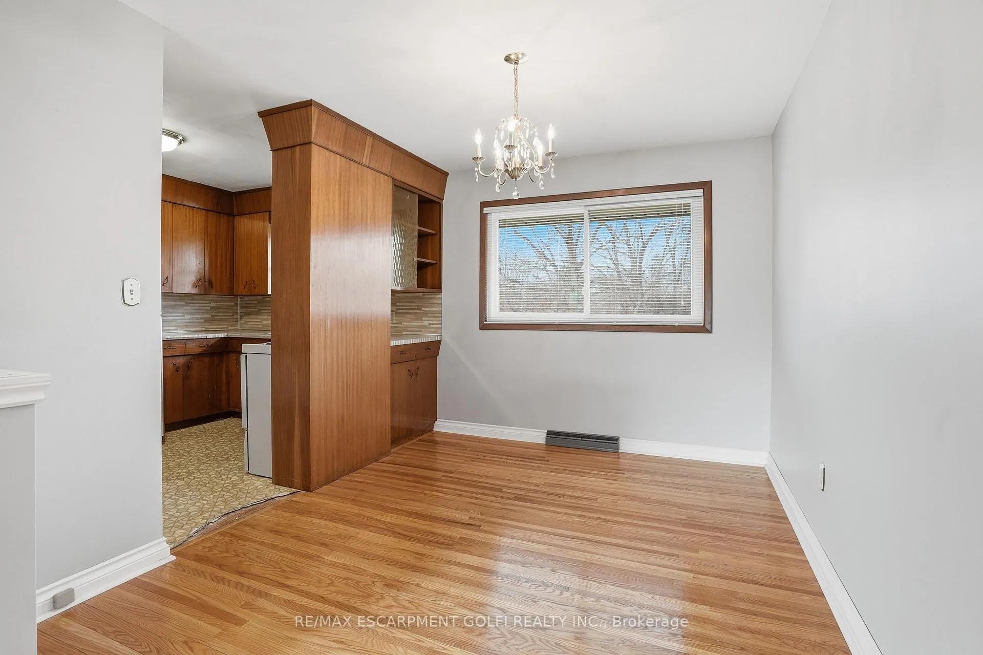 Photo 8 of 651 Niagara Street, St. Catharines, Vine/Linwell — HOMEH