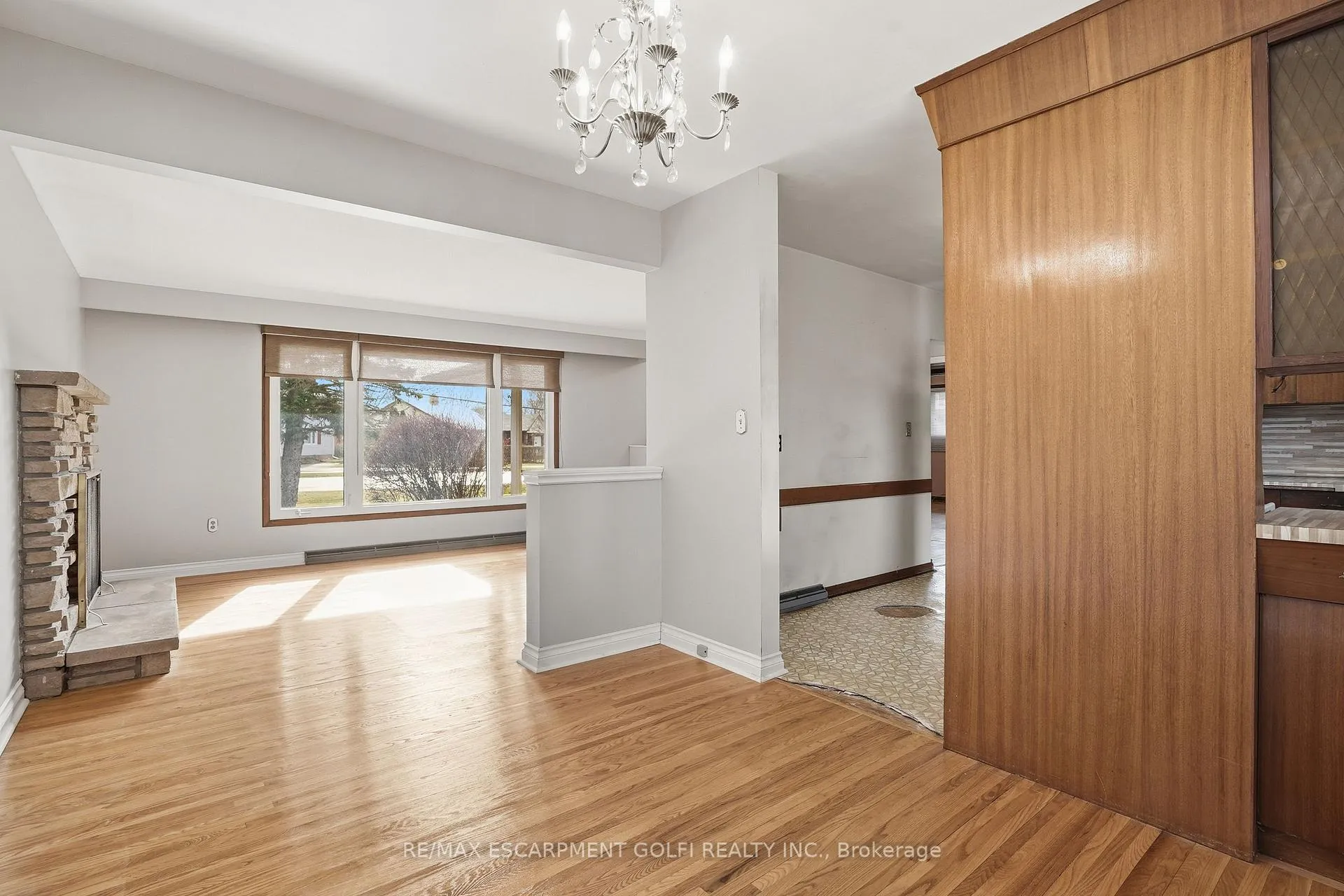 Photo 10 of 651 Niagara Street, St. Catharines, Vine/Linwell — HOMEH