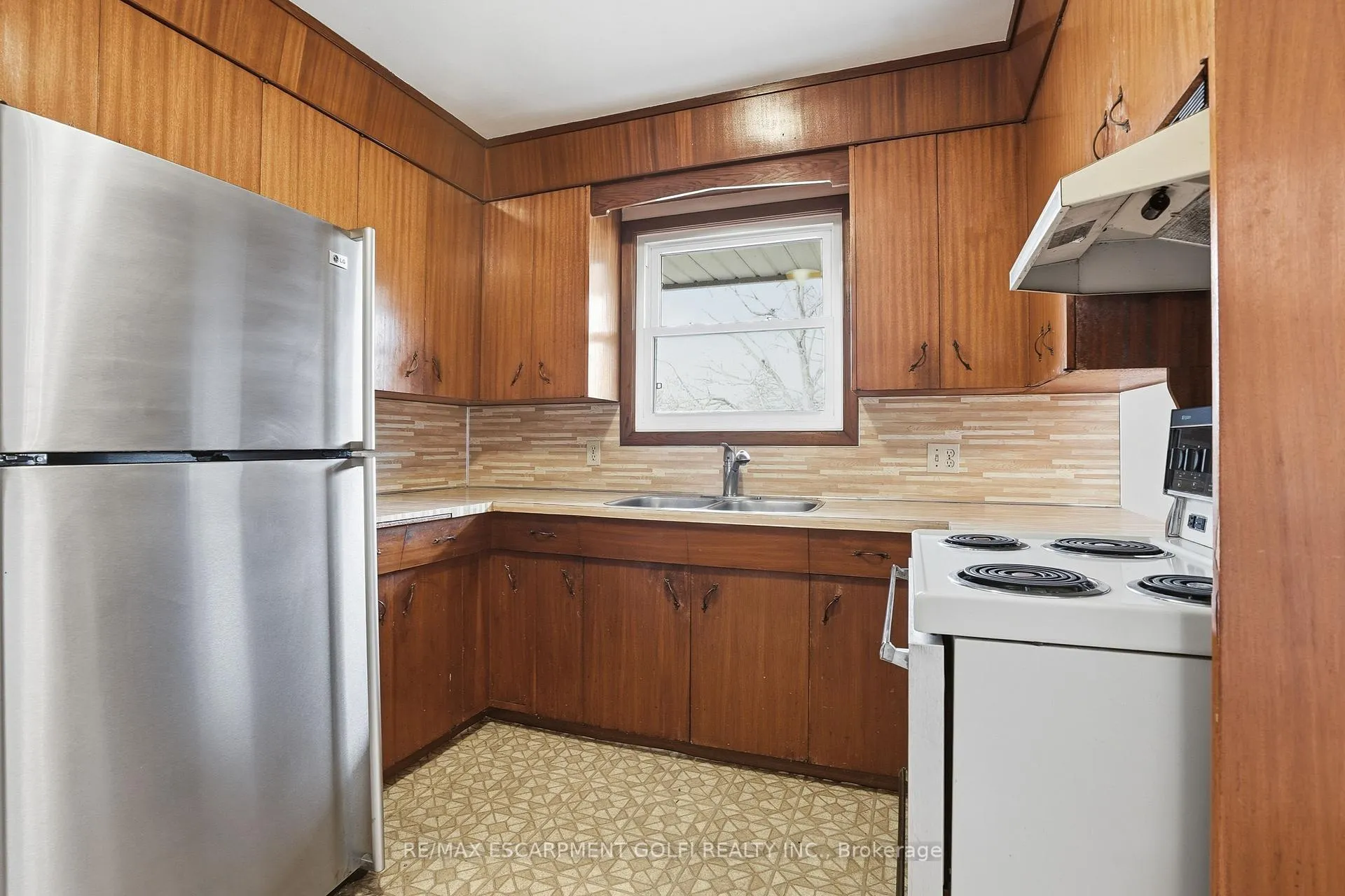 Photo 12 of 651 Niagara Street, St. Catharines, Vine/Linwell — HOMEH