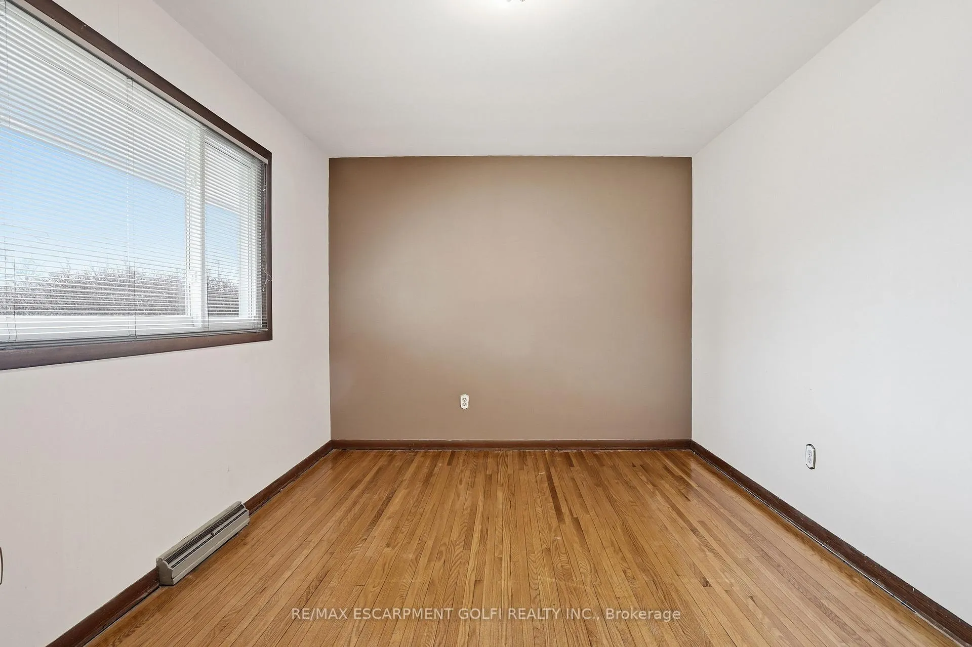 Photo 18 of 651 Niagara Street, St. Catharines, Vine/Linwell — HOMEH