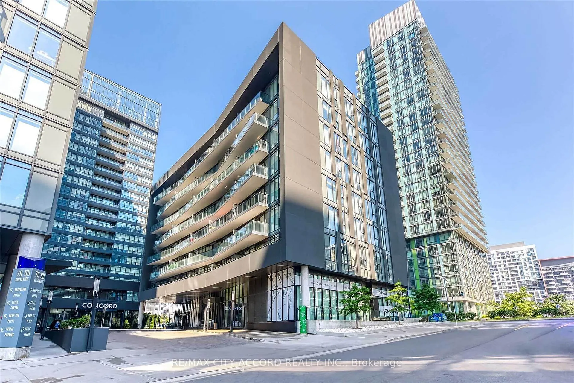 Front of Unit 703, 90 Queens Wharf Road