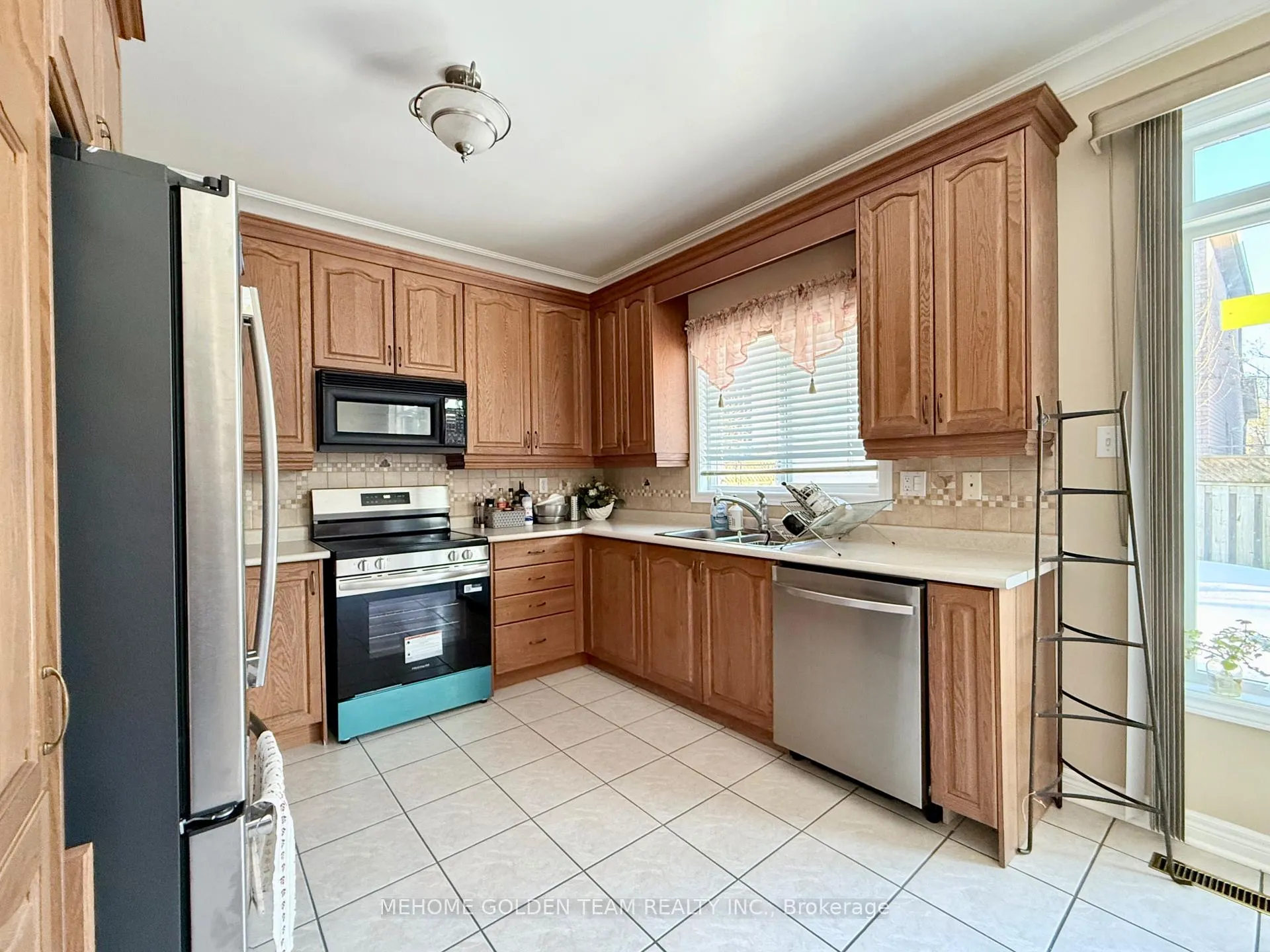 Photo 3 of 57 Ten Oaks Boulevard, Vaughan, Patterson — HOMEH