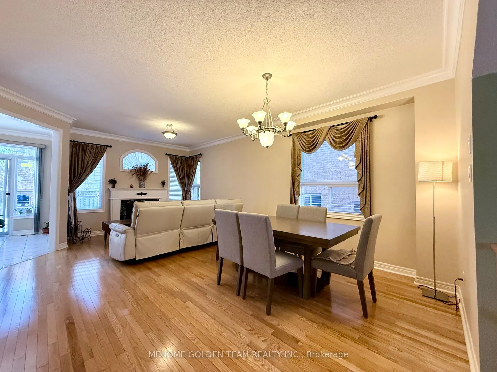 Photo 9 of 57 Ten Oaks Boulevard, Vaughan, Patterson — HOMEH