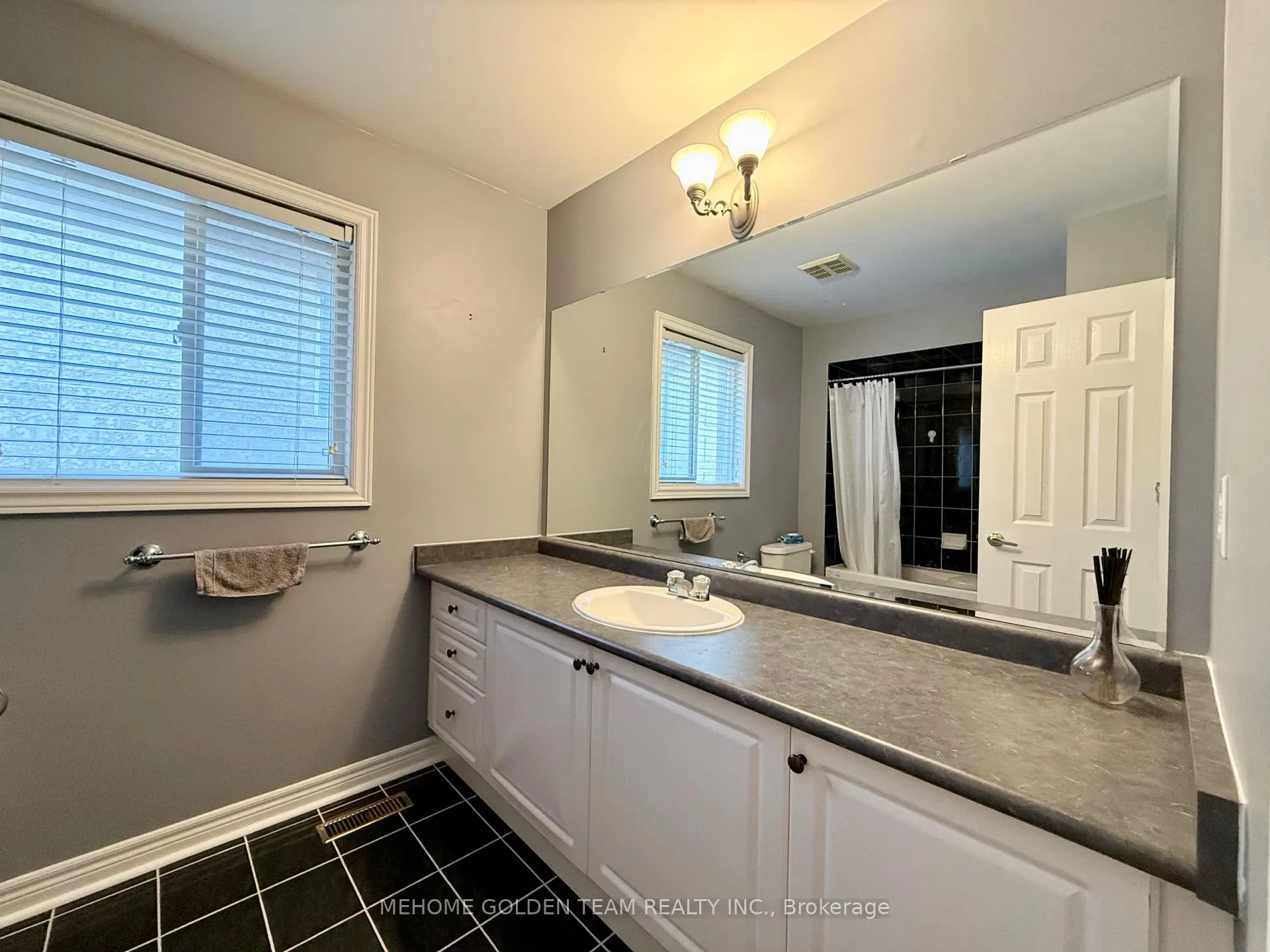 Photo 20 of 57 Ten Oaks Boulevard, Vaughan, Patterson — HOMEH