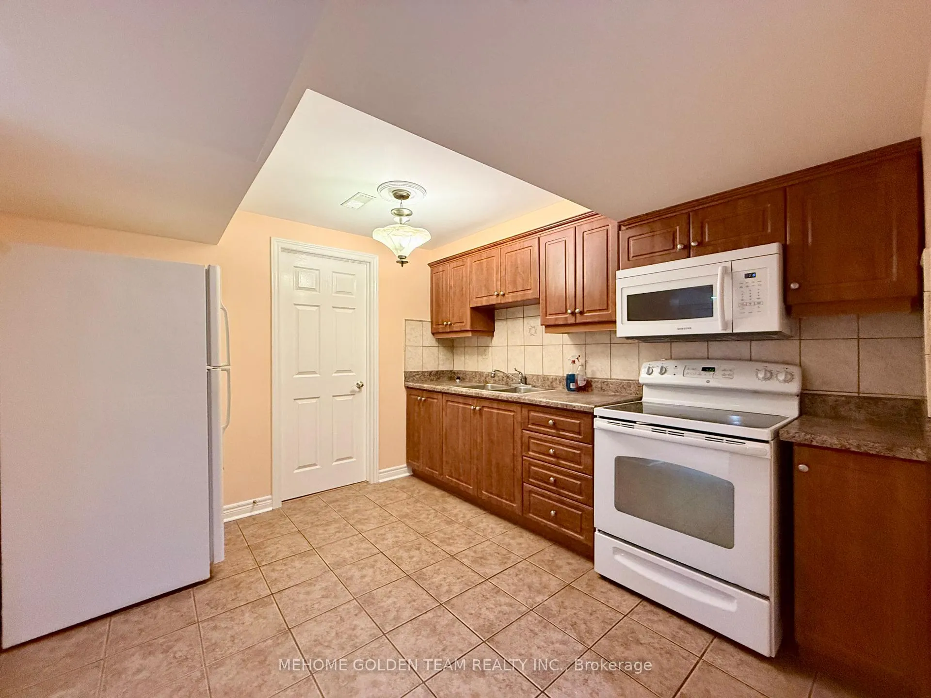 Photo 23 of 57 Ten Oaks Boulevard, Vaughan, Patterson — HOMEH