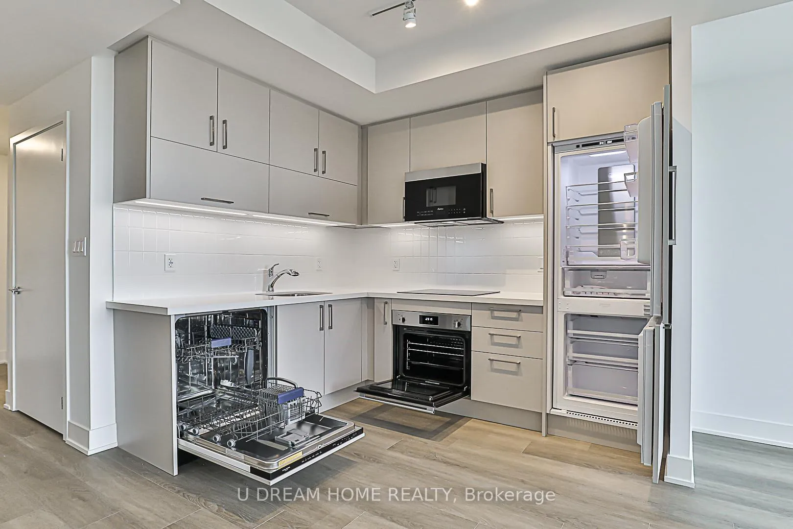 Photo 9 of Unit 512, 38 Andre De Grasse Street, Markham, Unionville — HOMEH