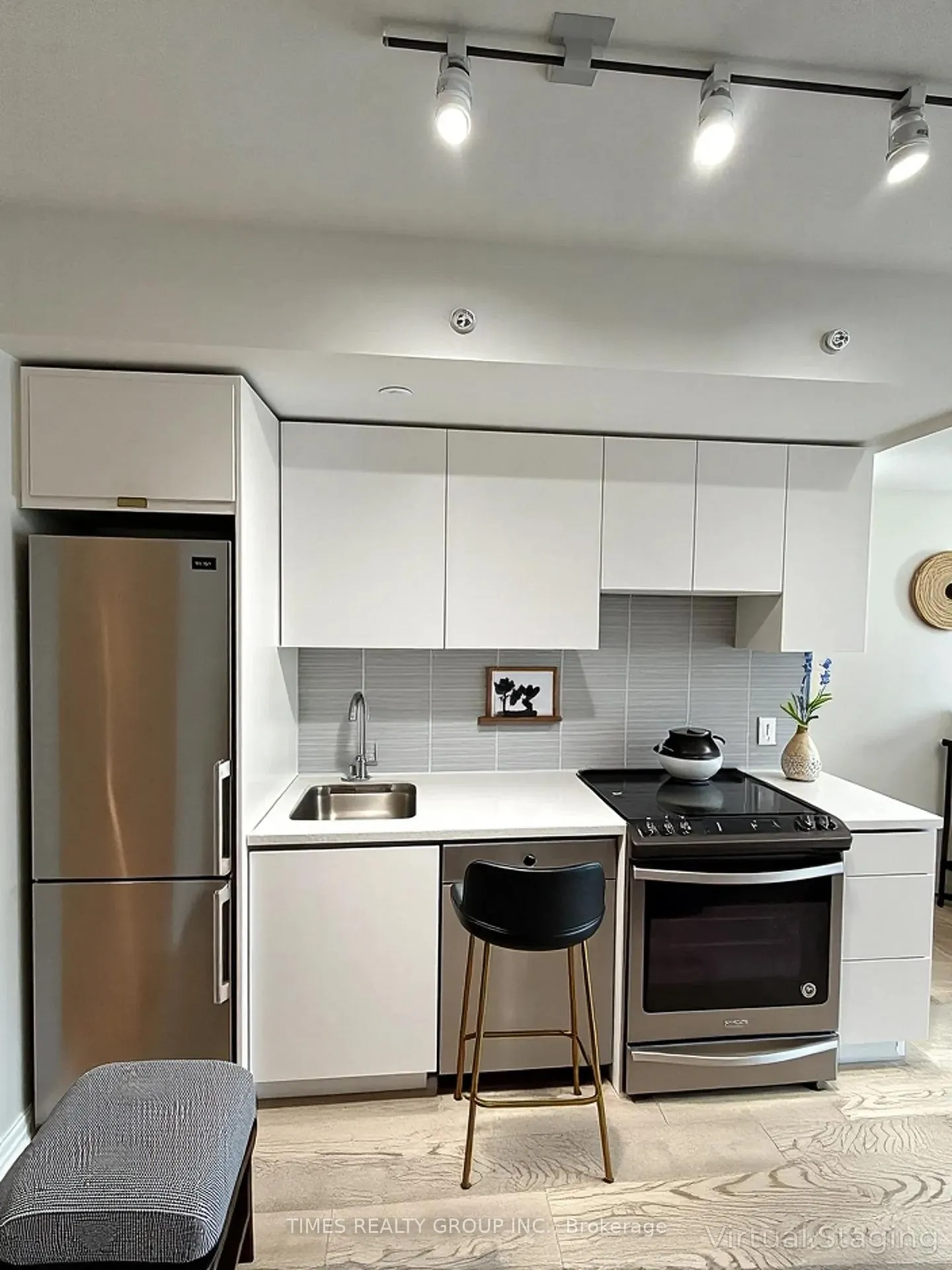 Photo 5 of Unit 607, 60 Colborne Street, Toronto, Church-Yonge Corridor — HOMEH