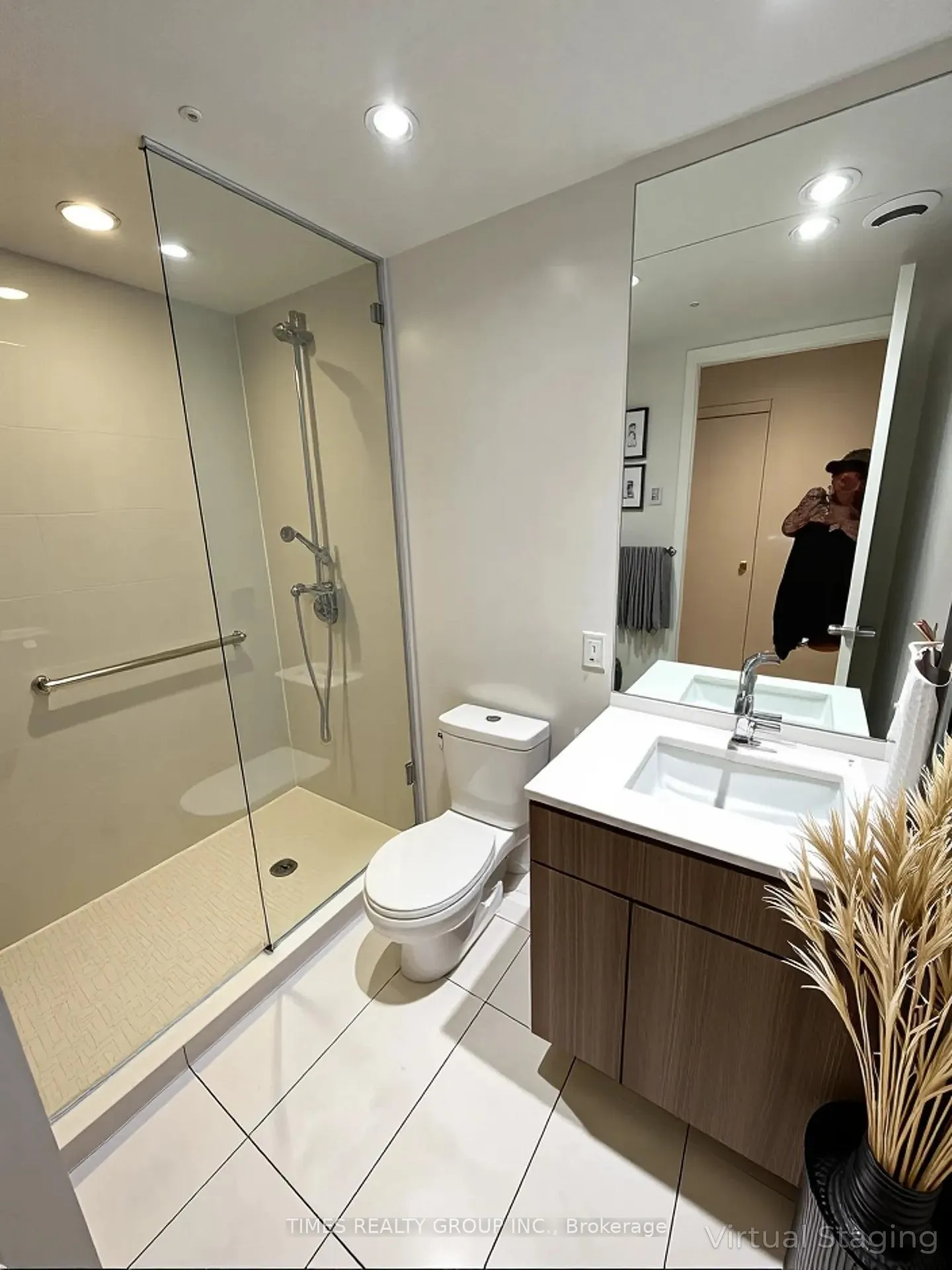 Photo 4 of Unit 608, 60 Colborne Street, Toronto, Church-Yonge Corridor — HOMEH