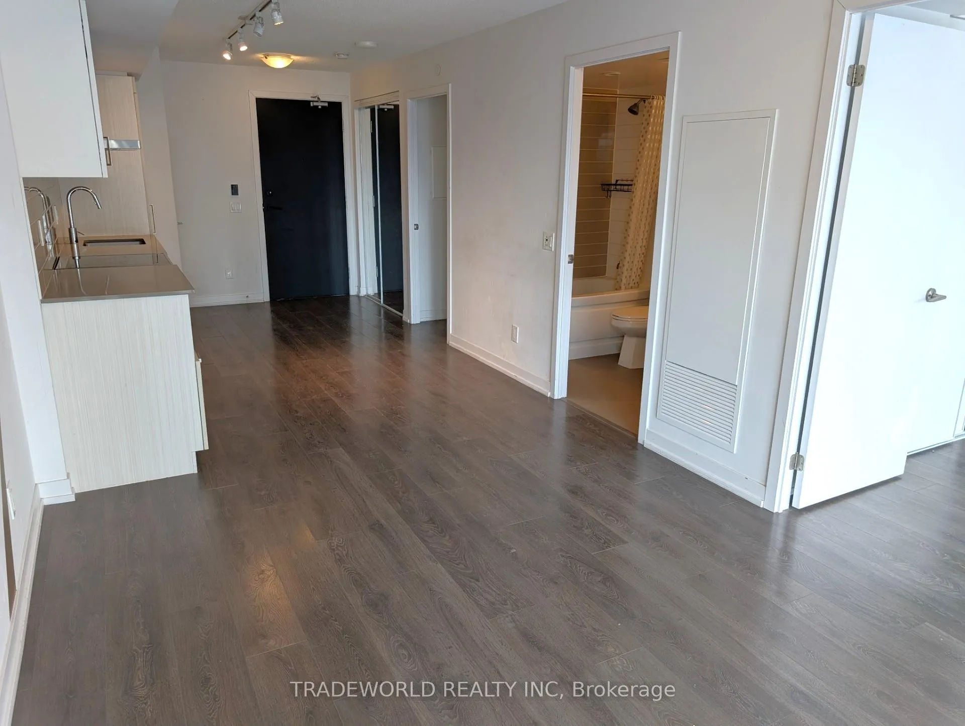 Photo 5 of Unit 1209, 125 Redpath Avenue, Toronto, Mount Pleasant West — HOMEH