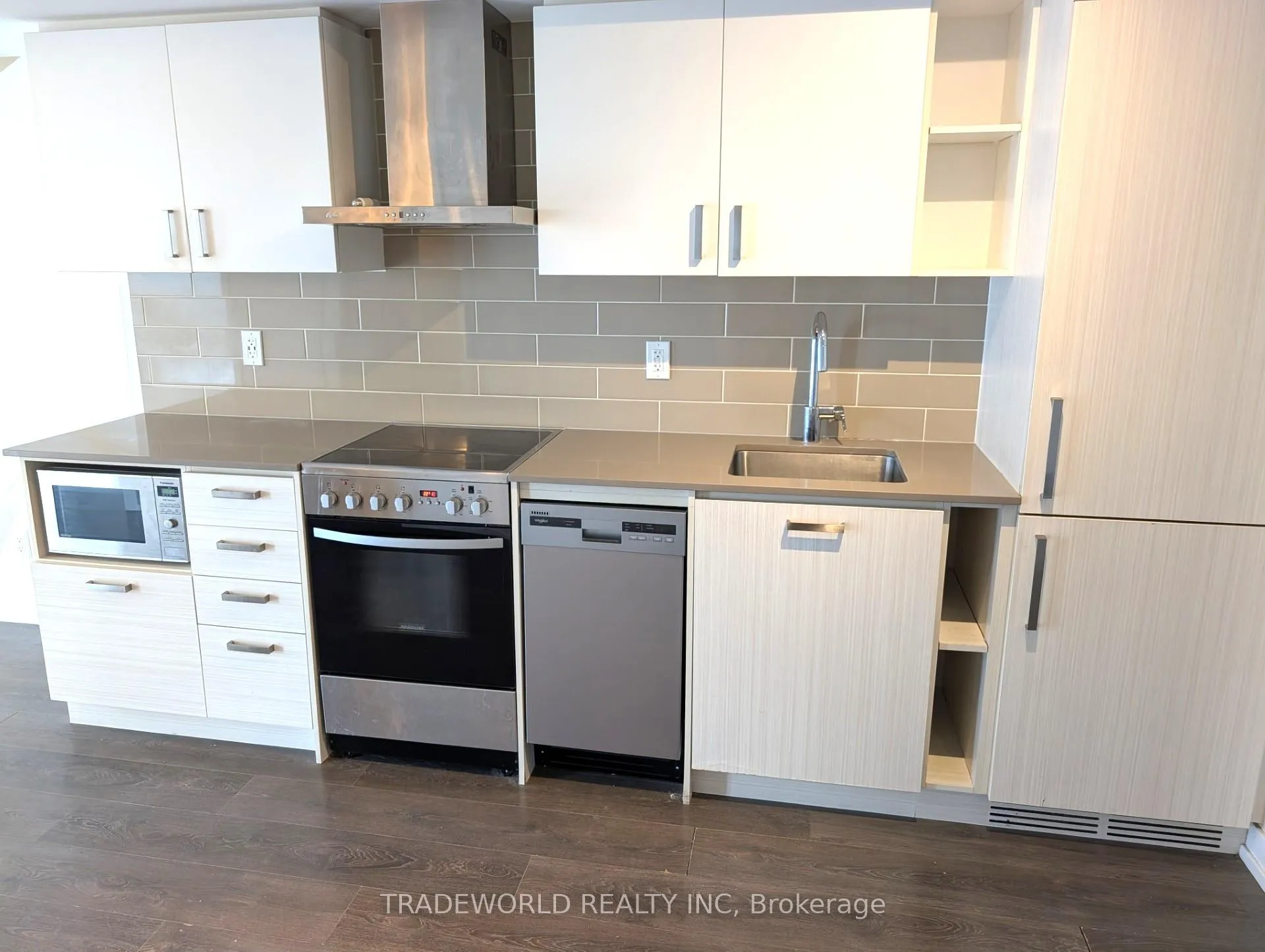Photo 6 of Unit 1209, 125 Redpath Avenue, Toronto, Mount Pleasant West — HOMEH