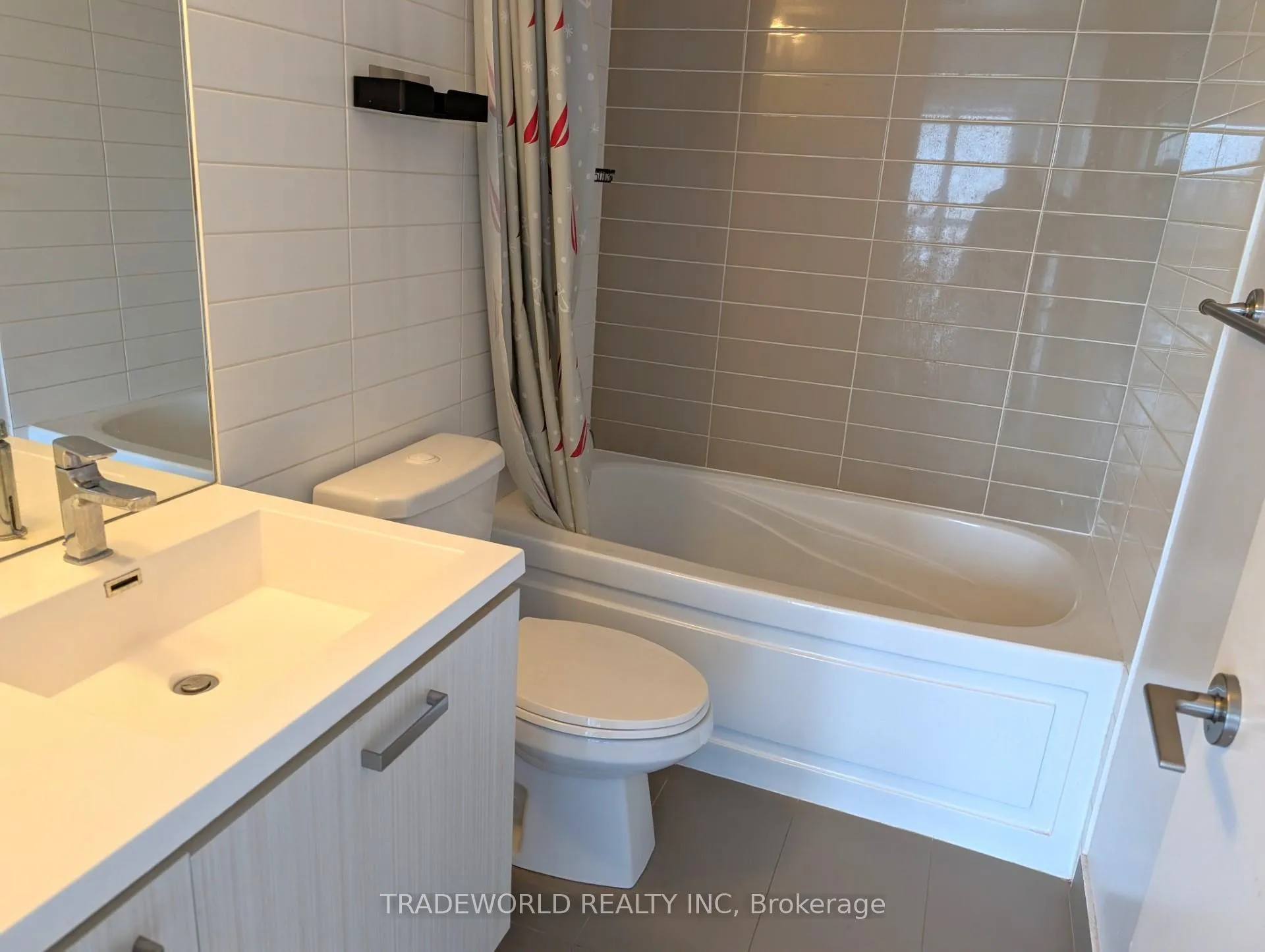 Photo 8 of Unit 1209, 125 Redpath Avenue, Toronto, Mount Pleasant West — HOMEH