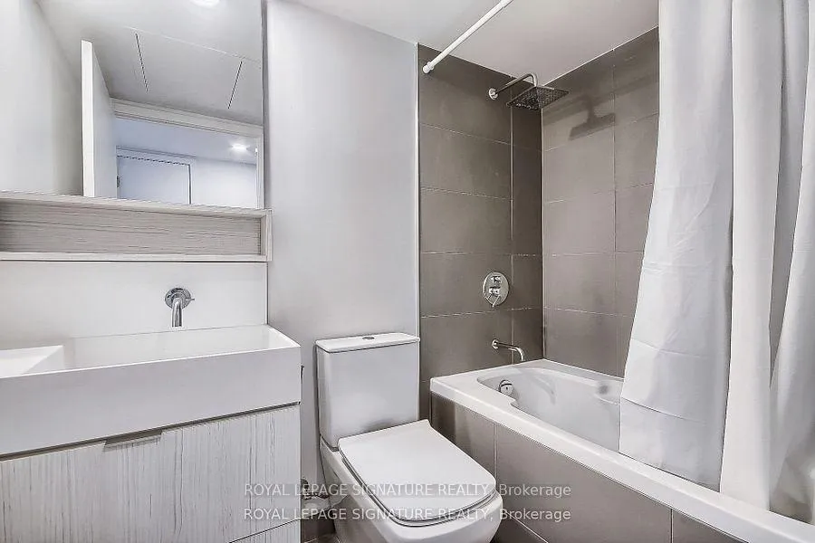 Photo 4 of Unit 816, 5 Soudan Avenue, Toronto, Mount Pleasant West — HOMEH