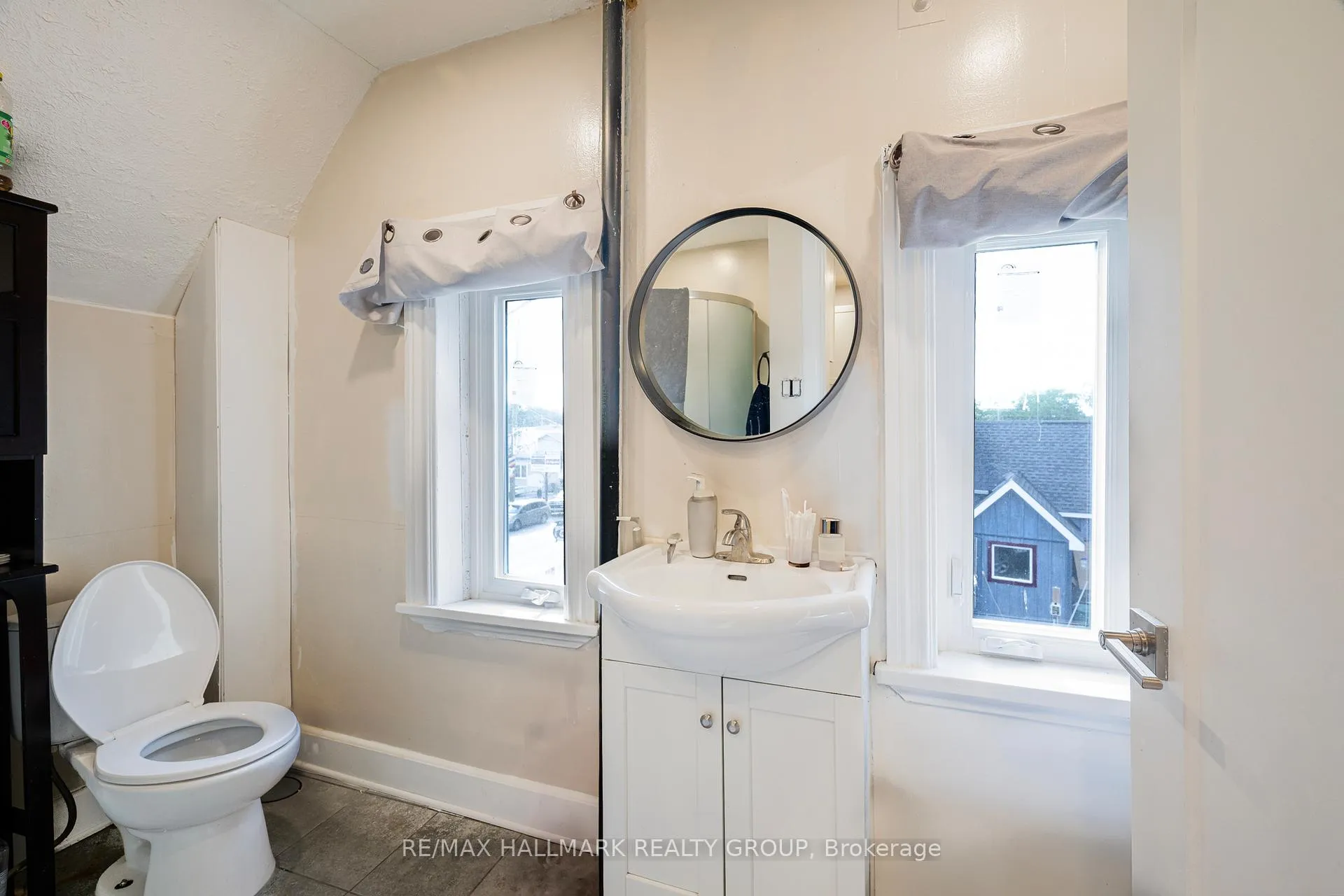 Photo 4 of Unit 1, 5561 Manotick Main Street, Ottawa, Manotick Village & Manotick Estates — HOMEH