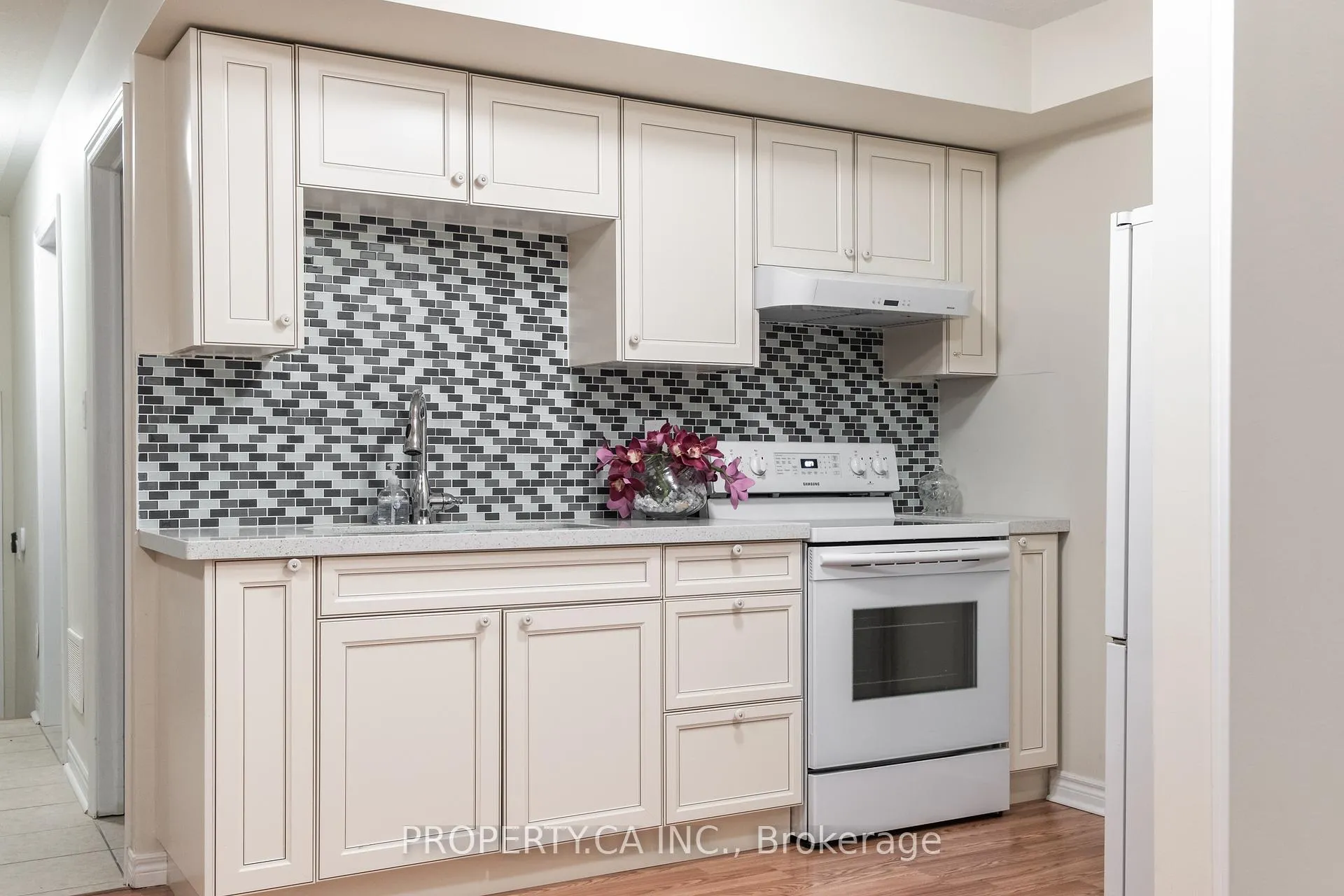 Photo 2 of Unit Lower, 70 Grand Trunk Avenue, Vaughan, Patterson — HOMEH