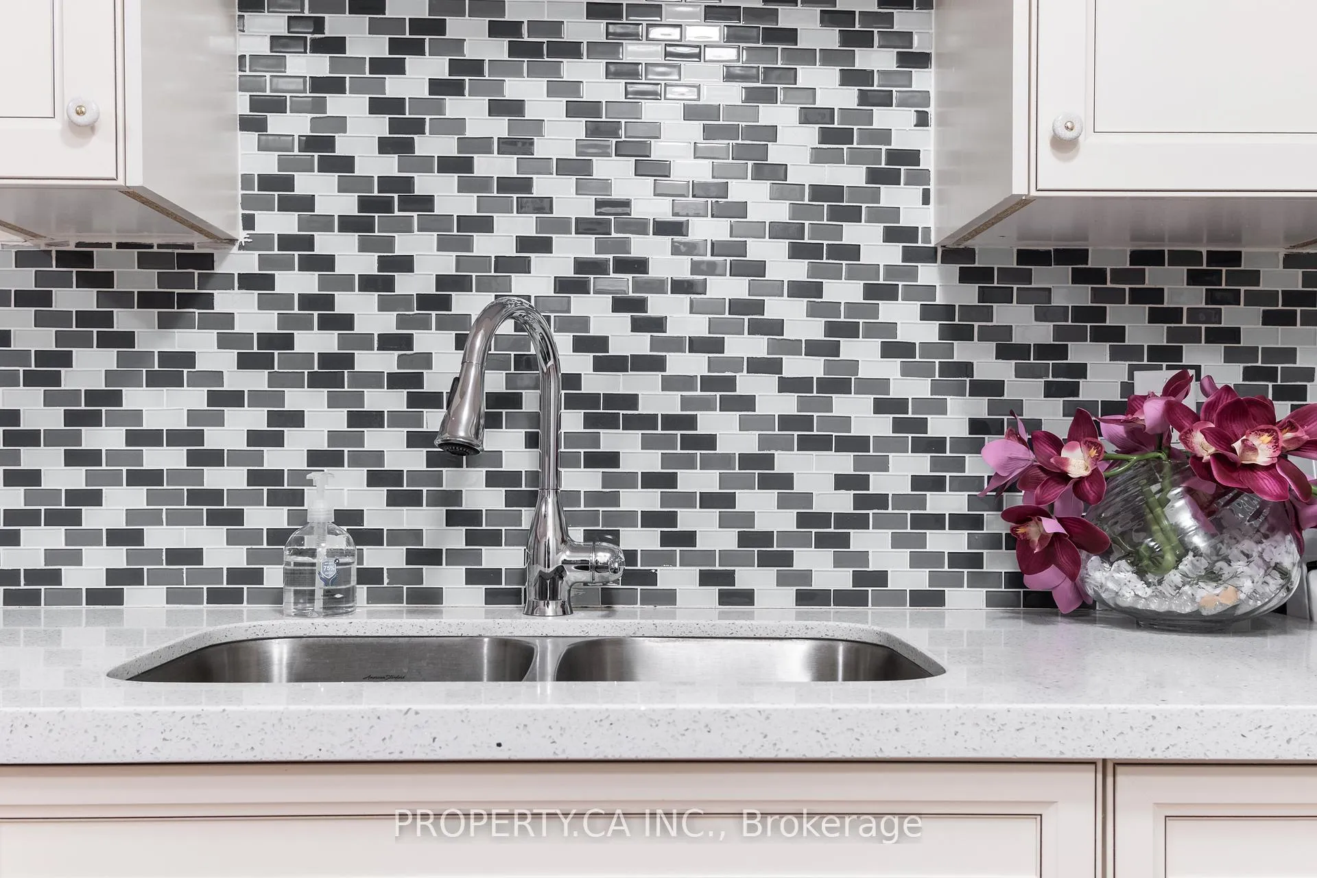 Photo 3 of Unit Lower, 70 Grand Trunk Avenue, Vaughan, Patterson — HOMEH