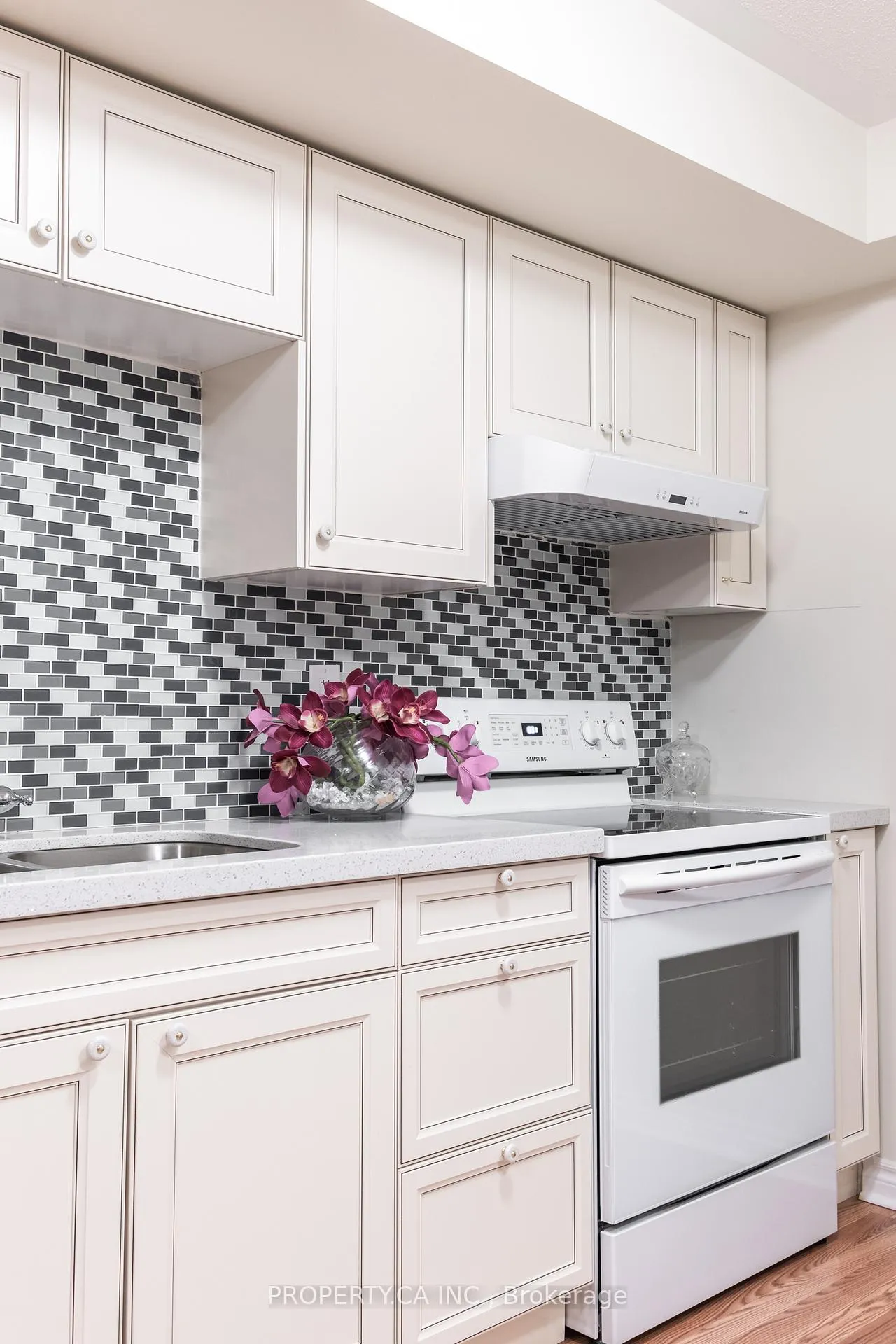 Photo 5 of Unit Lower, 70 Grand Trunk Avenue, Vaughan, Patterson — HOMEH