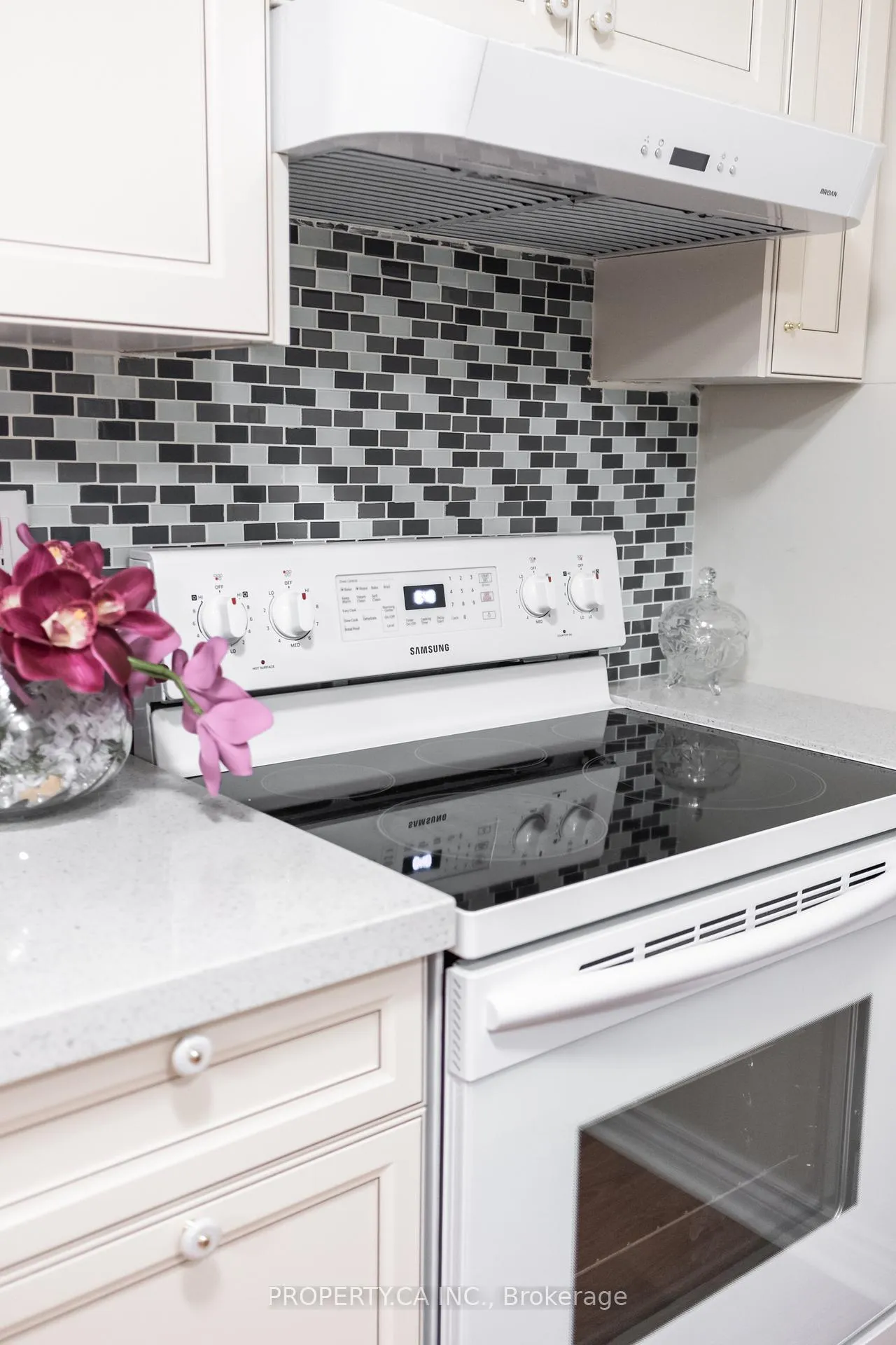 Photo 6 of Unit Lower, 70 Grand Trunk Avenue, Vaughan, Patterson — HOMEH