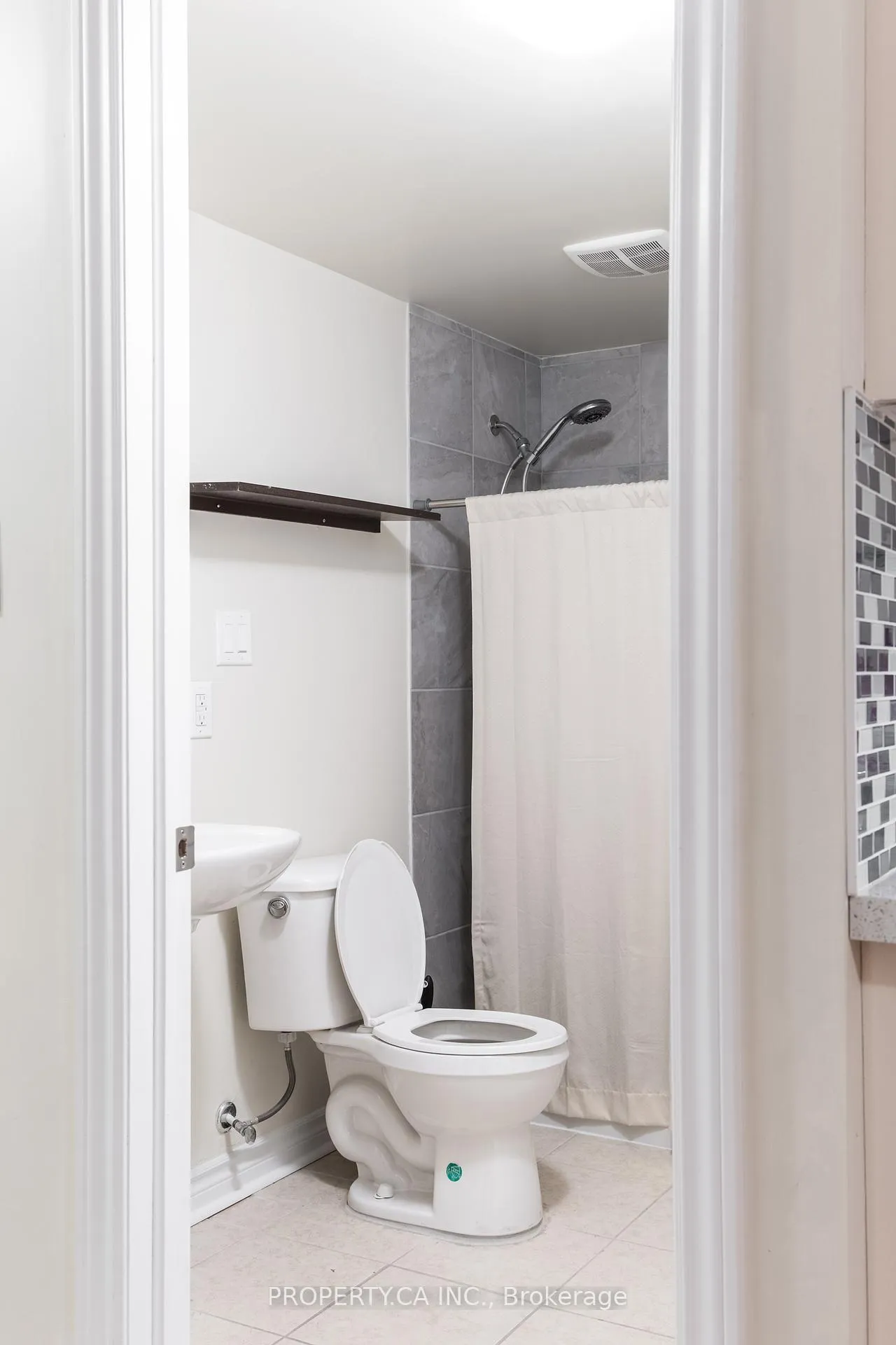 Photo 13 of Unit Lower, 70 Grand Trunk Avenue, Vaughan, Patterson — HOMEH