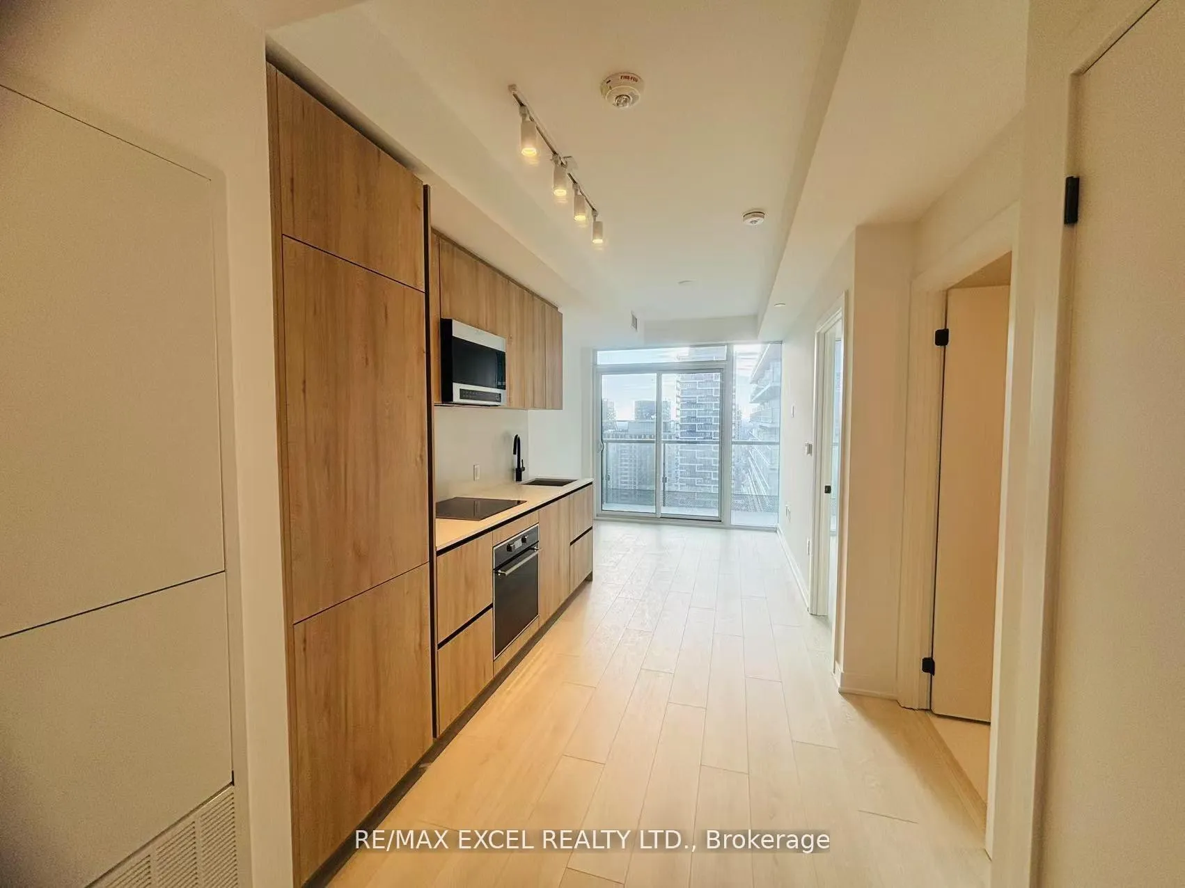 Photo 1 of Unit 3404S, 127 Broadway Avenue, Toronto, Mount Pleasant West — HOMEH