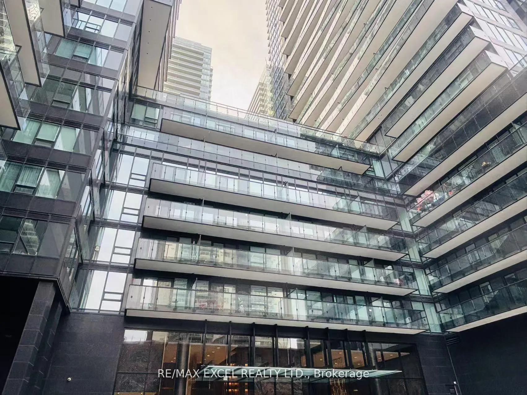 Photo 3 of Unit 3404S, 127 Broadway Avenue, Toronto, Mount Pleasant West — HOMEH
