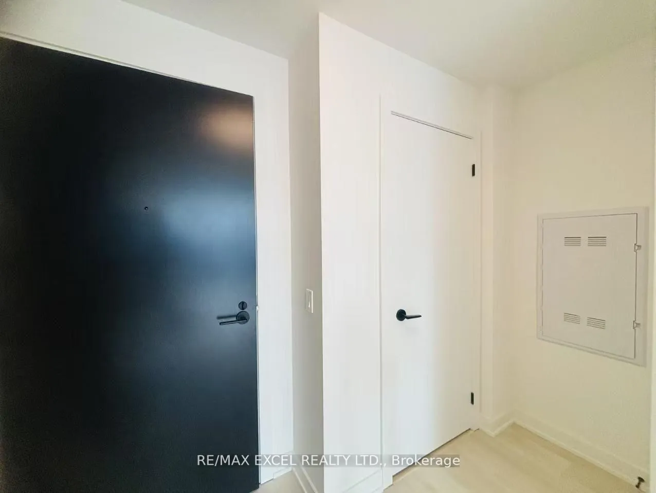 Photo 8 of Unit 3404S, 127 Broadway Avenue, Toronto, Mount Pleasant West — HOMEH