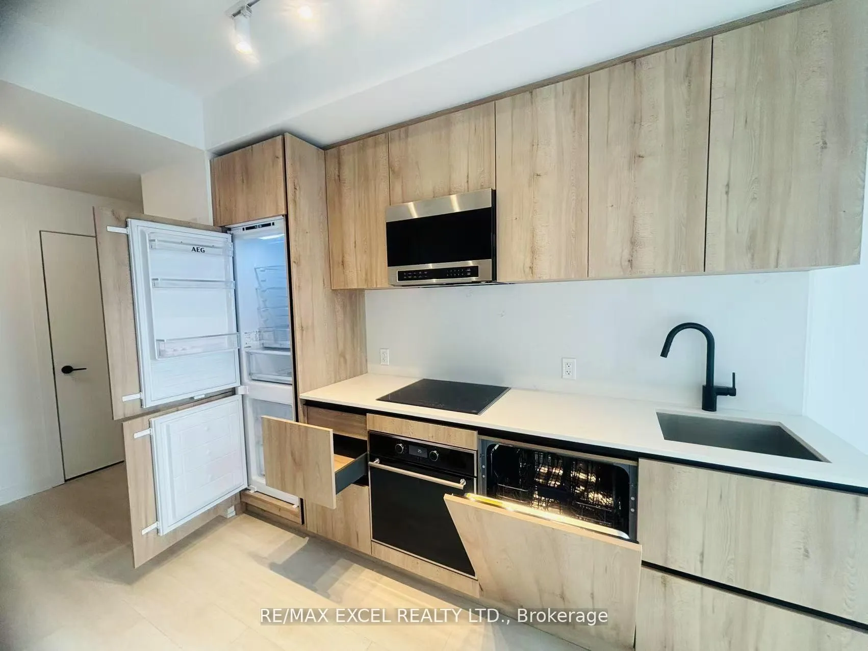 Photo 13 of Unit 3404S, 127 Broadway Avenue, Toronto, Mount Pleasant West — HOMEH