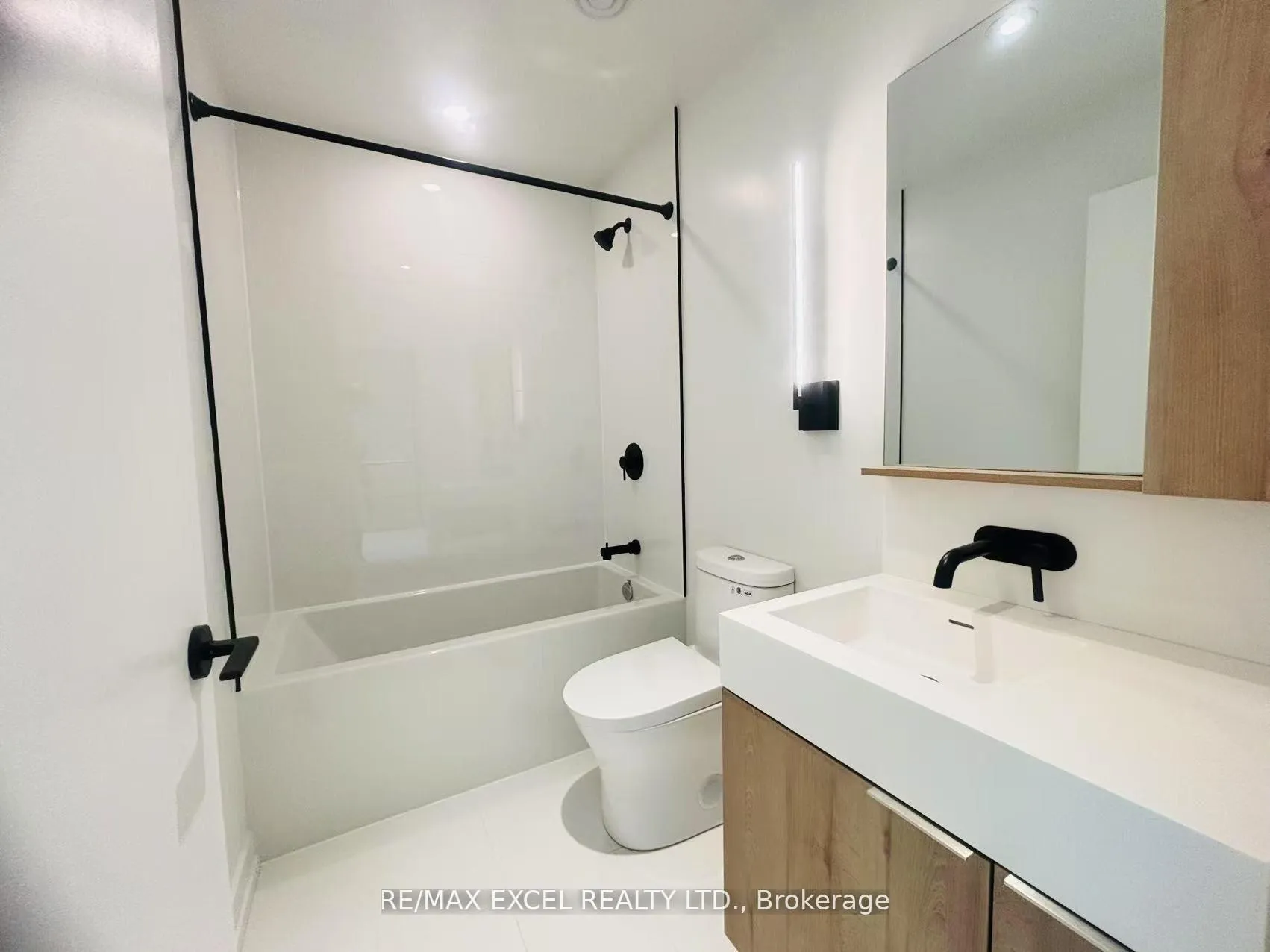 Photo 17 of Unit 3404S, 127 Broadway Avenue, Toronto, Mount Pleasant West — HOMEH