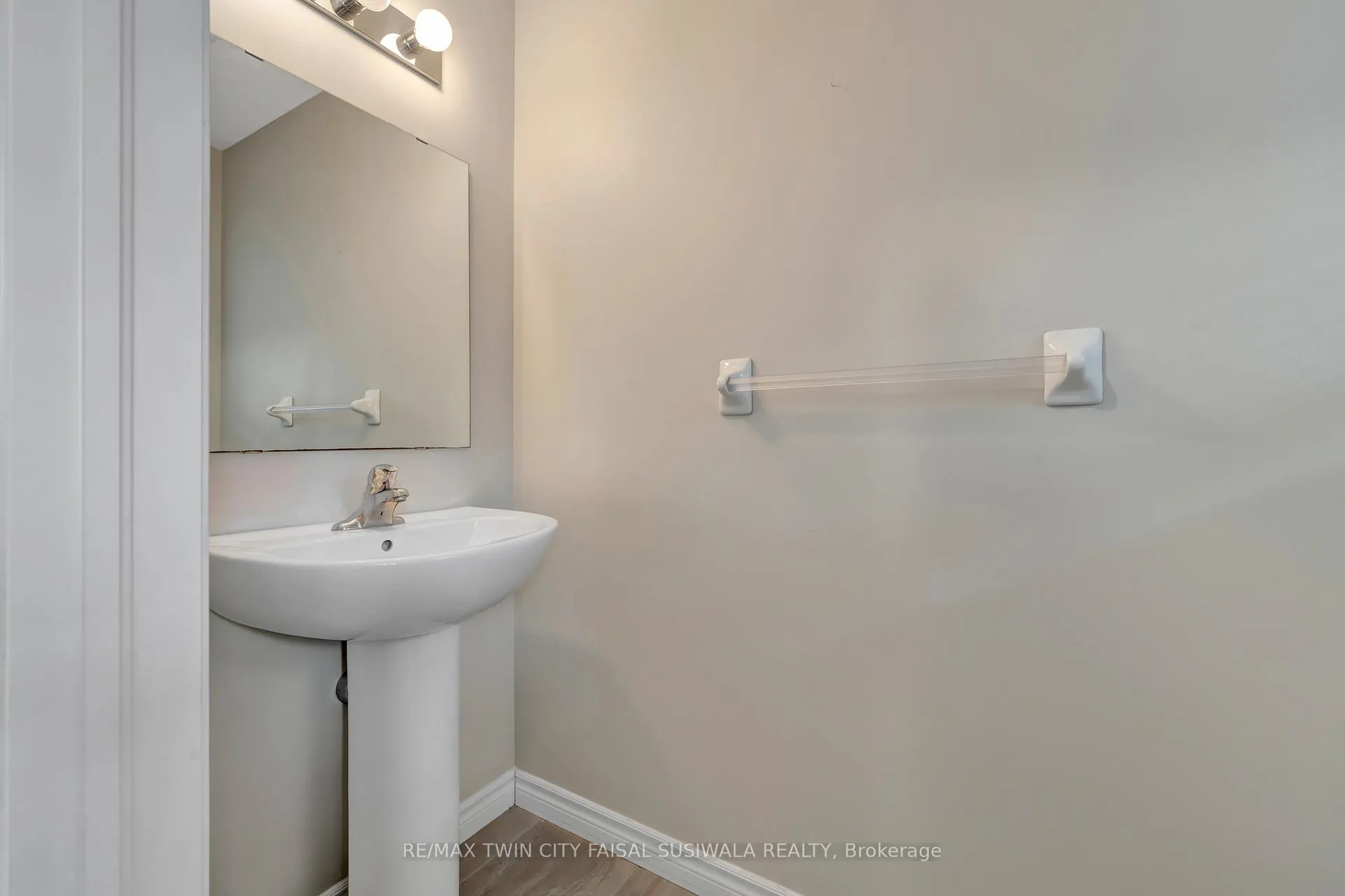 Photo 6 of Unit 57, 50 Pinnacle Drive, Kitchener — HOMEH