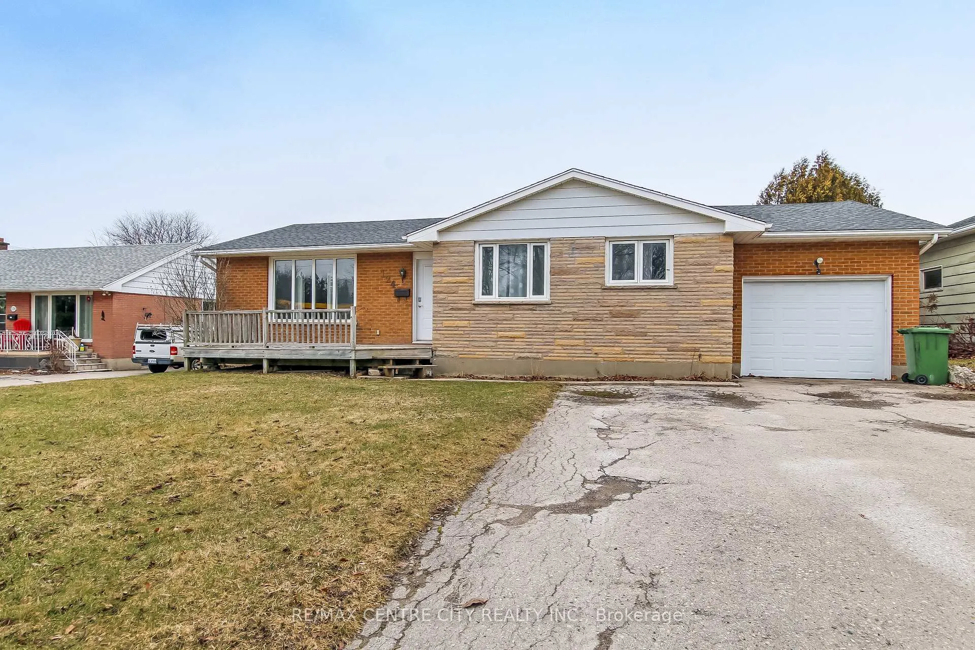 Photo 1 of 124 Fairview Avenue, St. Thomas — HOMEH