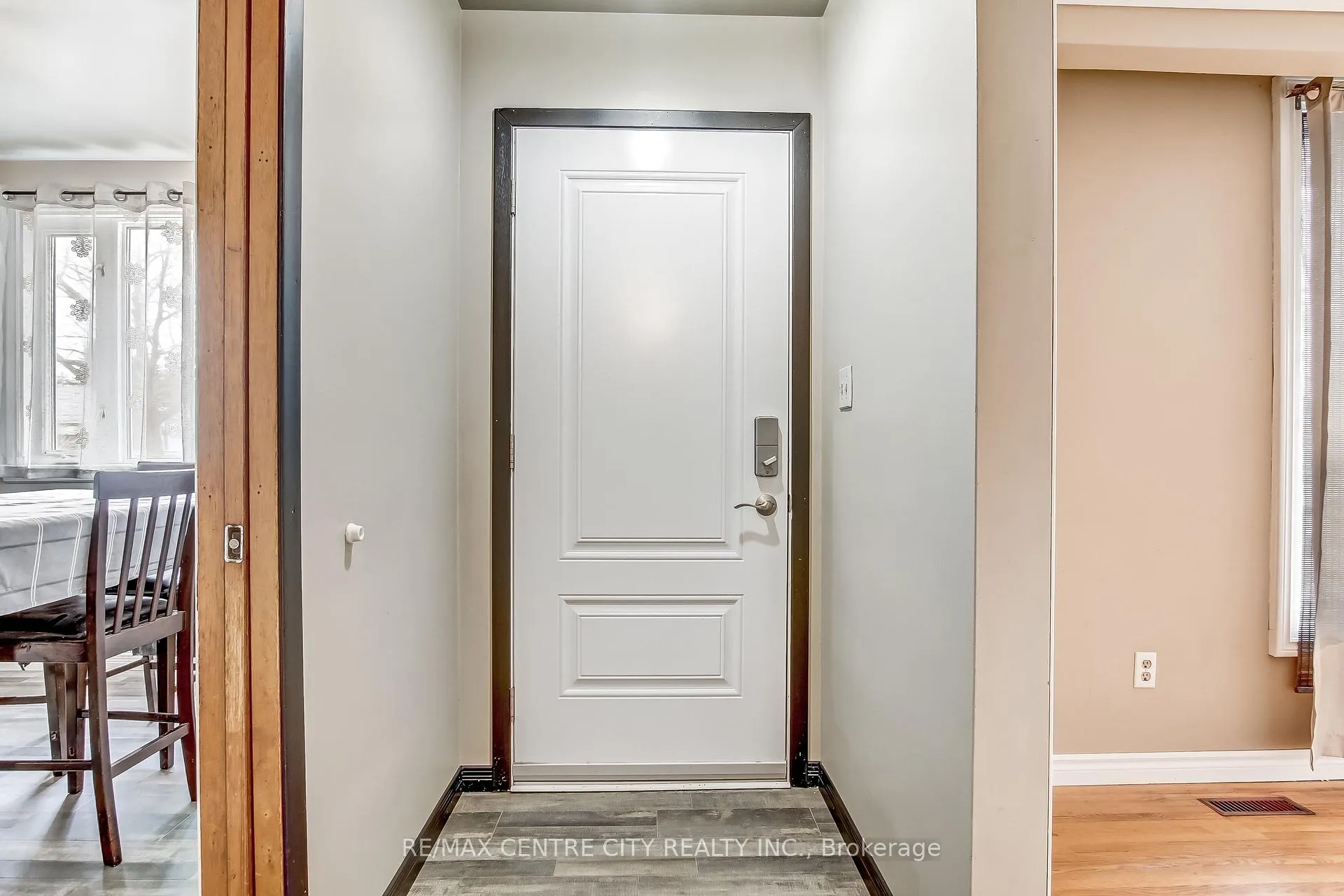 Photo 3 of 124 Fairview Avenue, St. Thomas — HOMEH