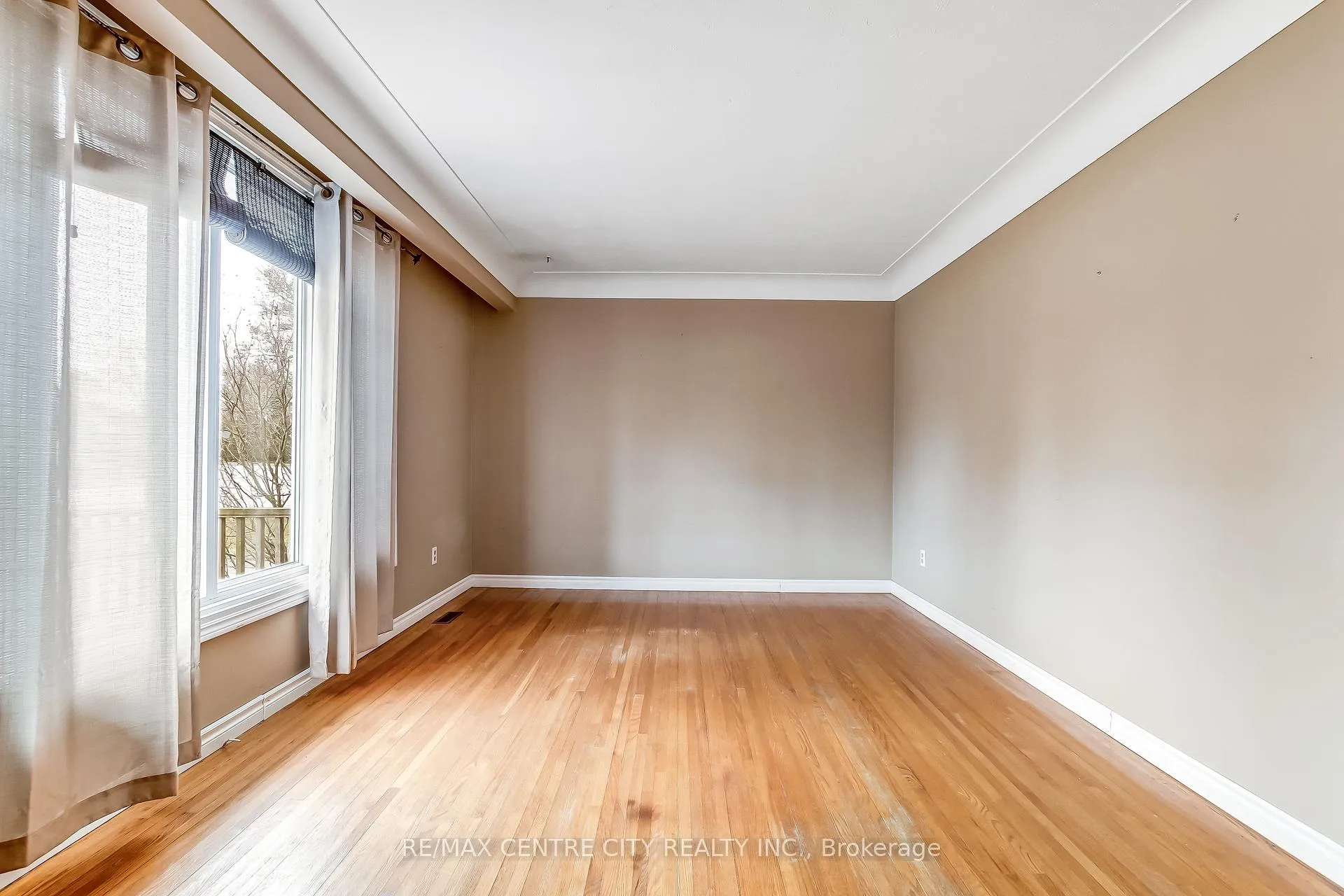 Photo 7 of 124 Fairview Avenue, St. Thomas — HOMEH