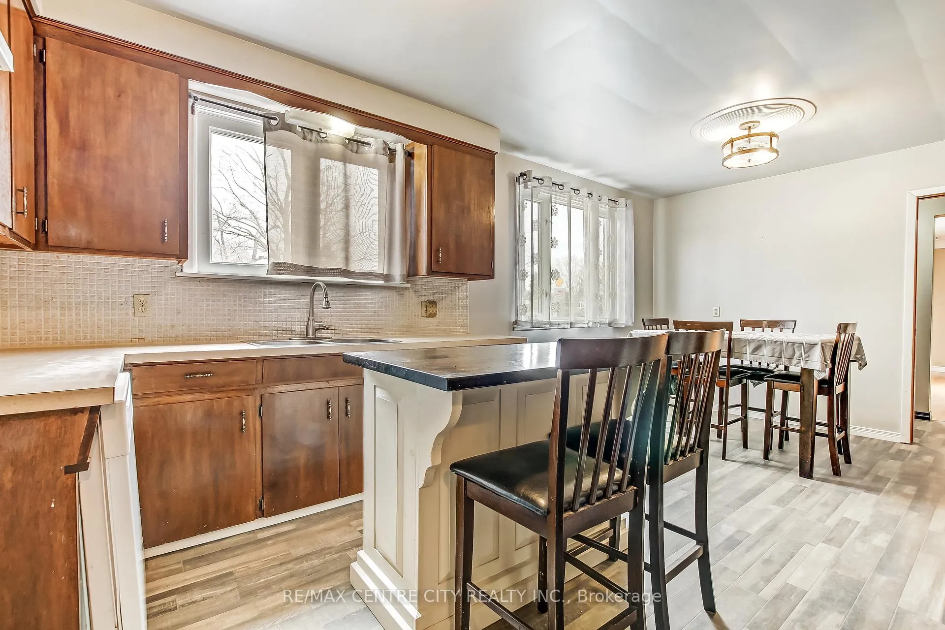 Photo 8 of 124 Fairview Avenue, St. Thomas — HOMEH