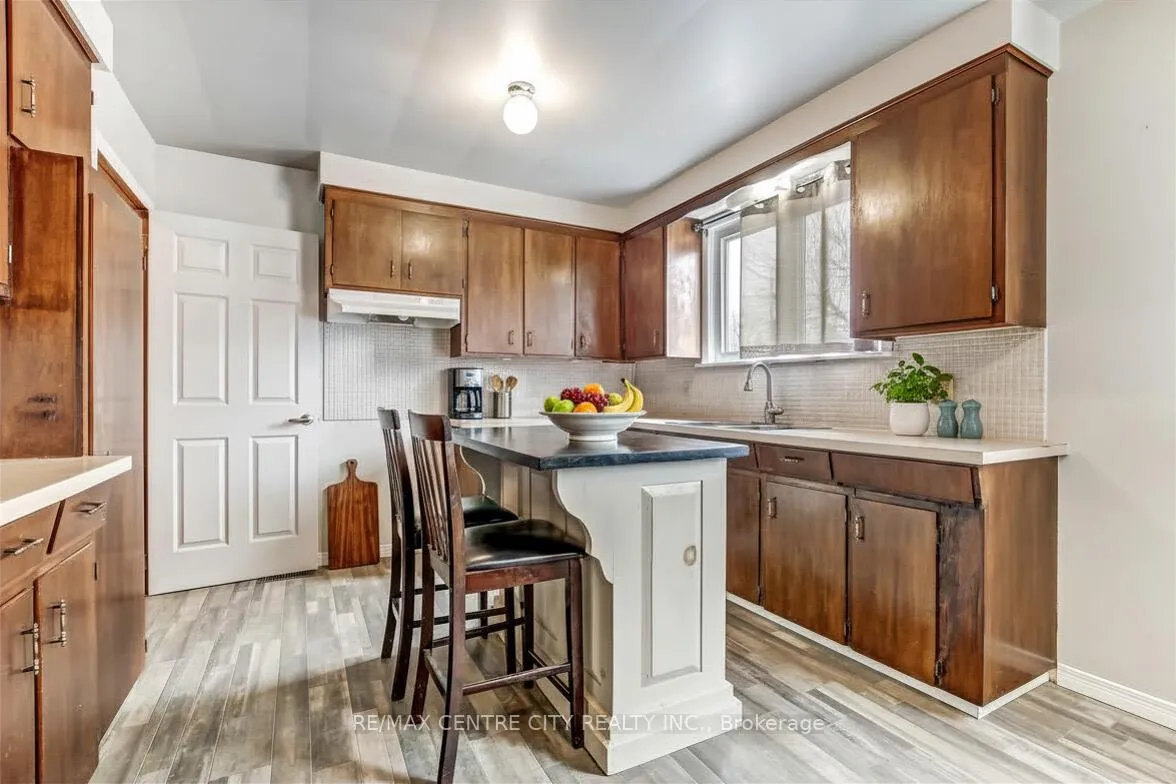 Photo 9 of 124 Fairview Avenue, St. Thomas — HOMEH