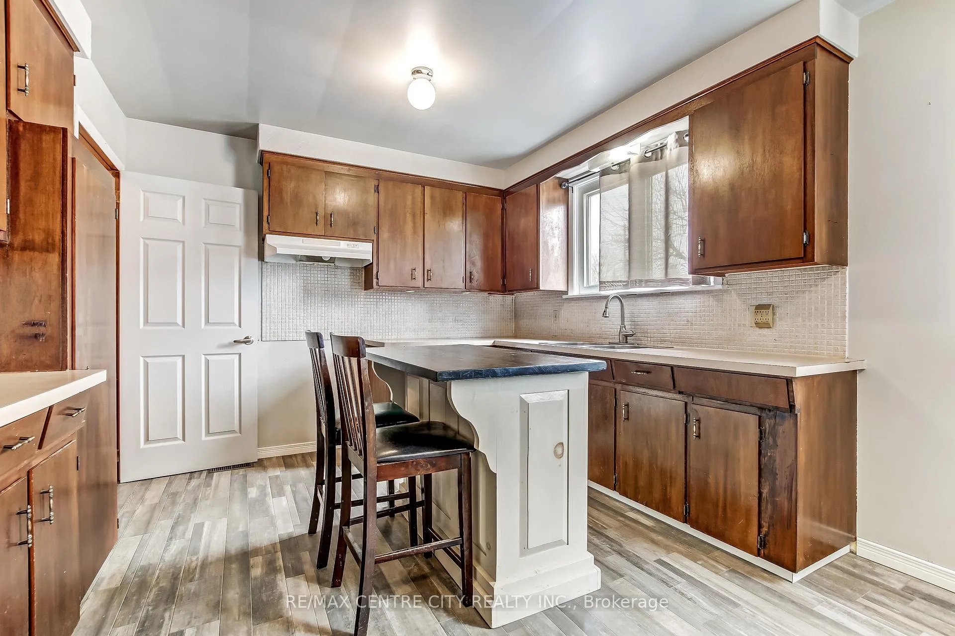 Photo 10 of 124 Fairview Avenue, St. Thomas — HOMEH