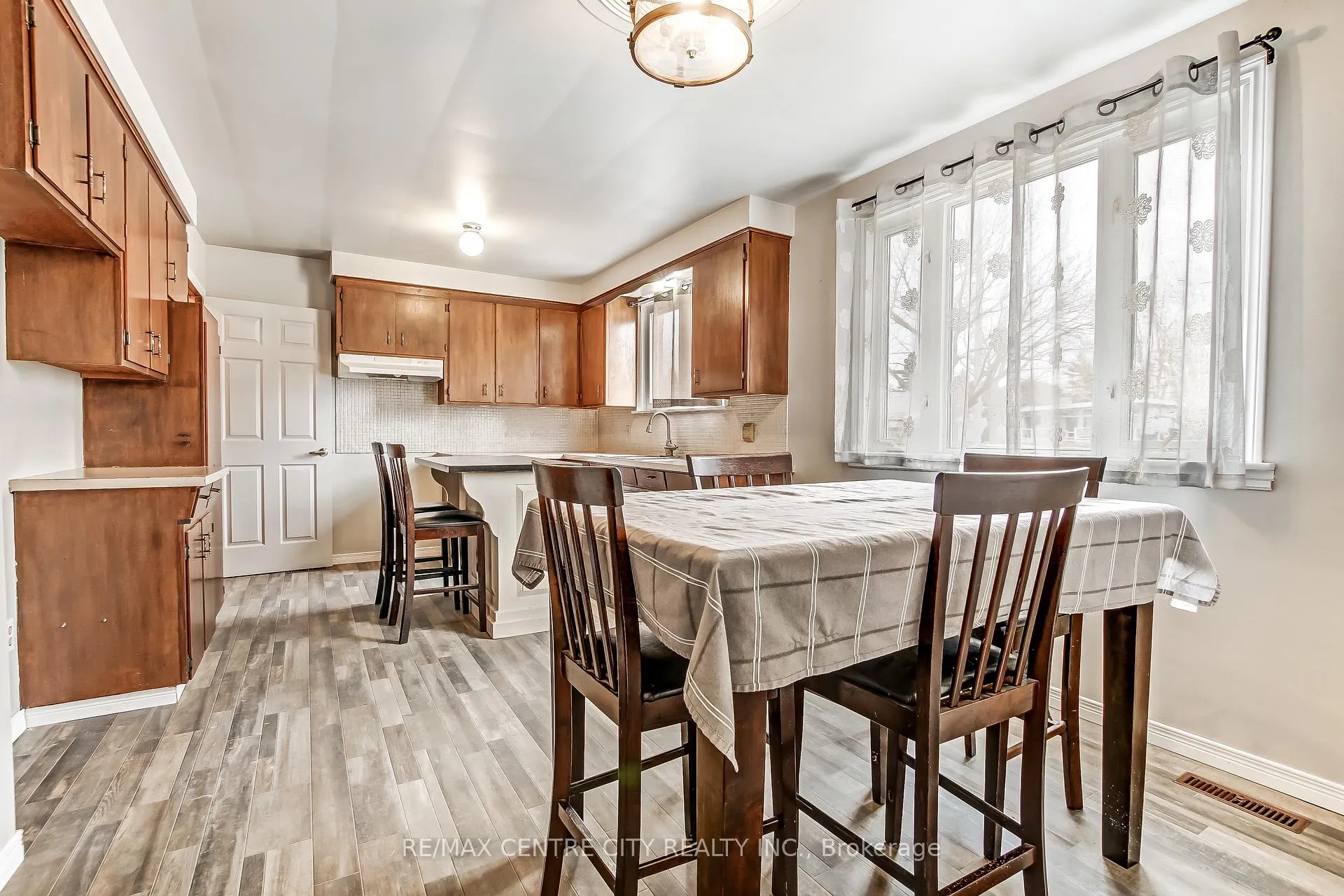 Photo 11 of 124 Fairview Avenue, St. Thomas — HOMEH