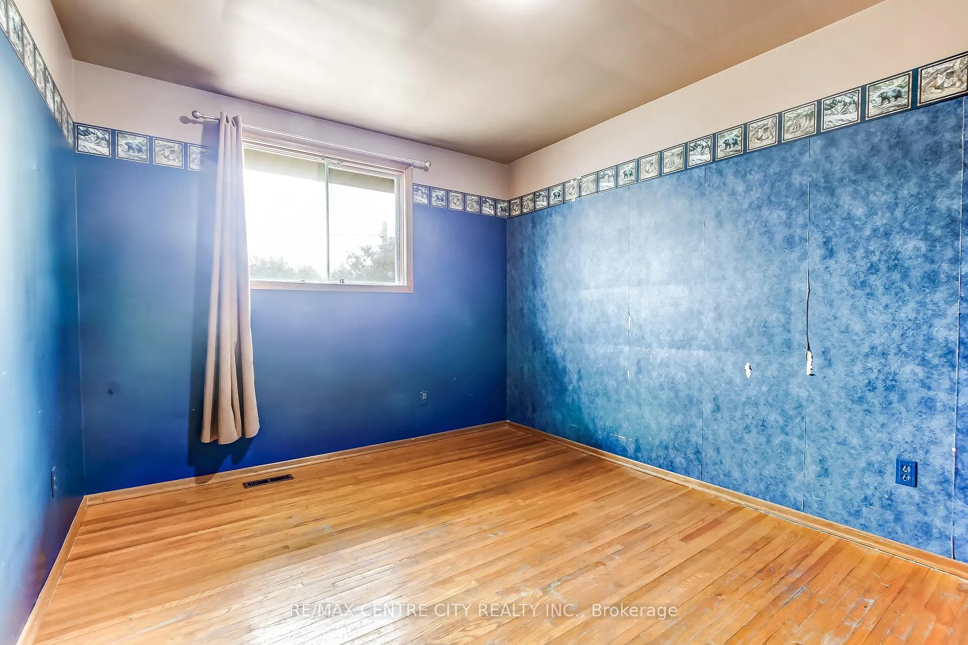 Photo 16 of 124 Fairview Avenue, St. Thomas — HOMEH