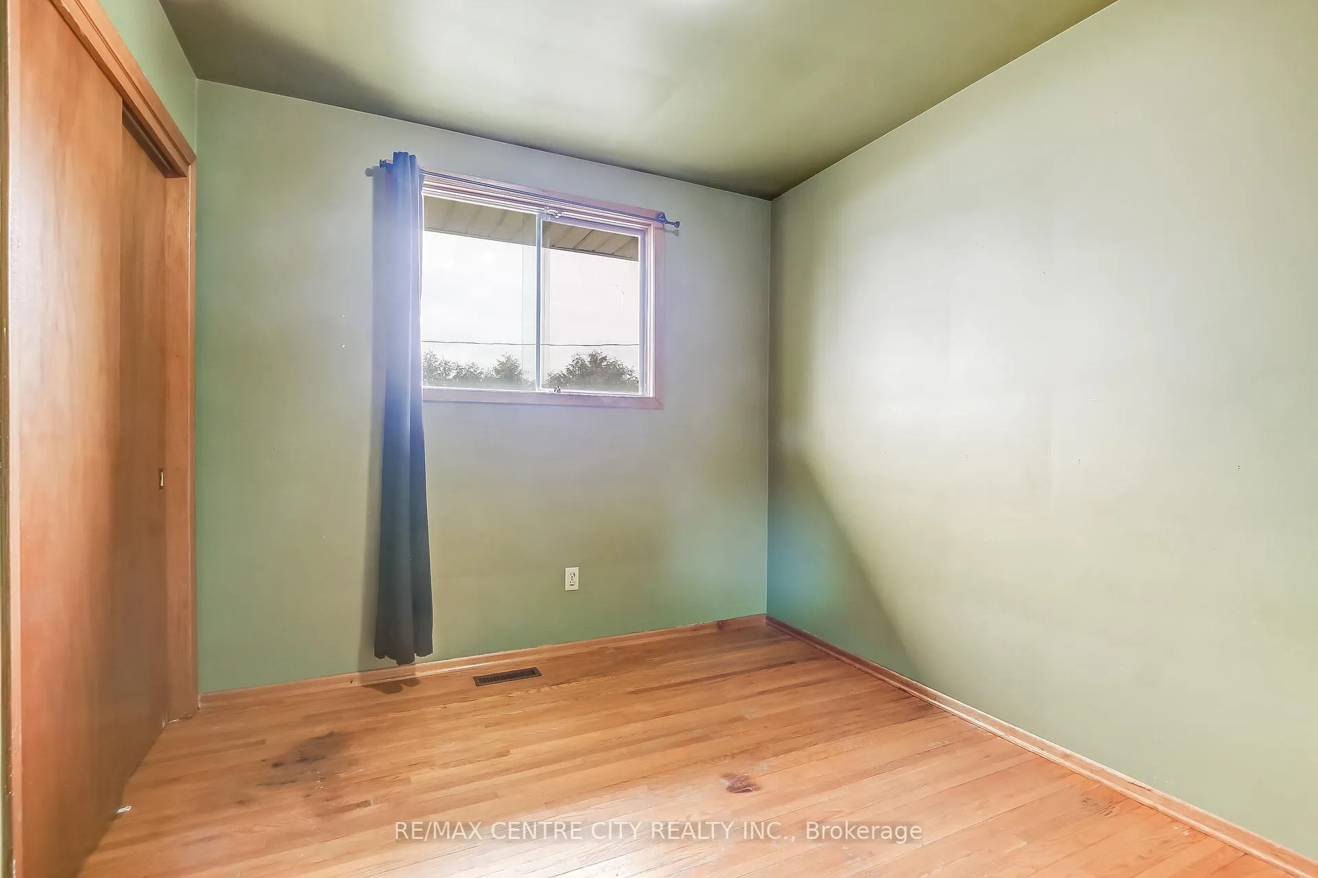 Photo 18 of 124 Fairview Avenue, St. Thomas — HOMEH