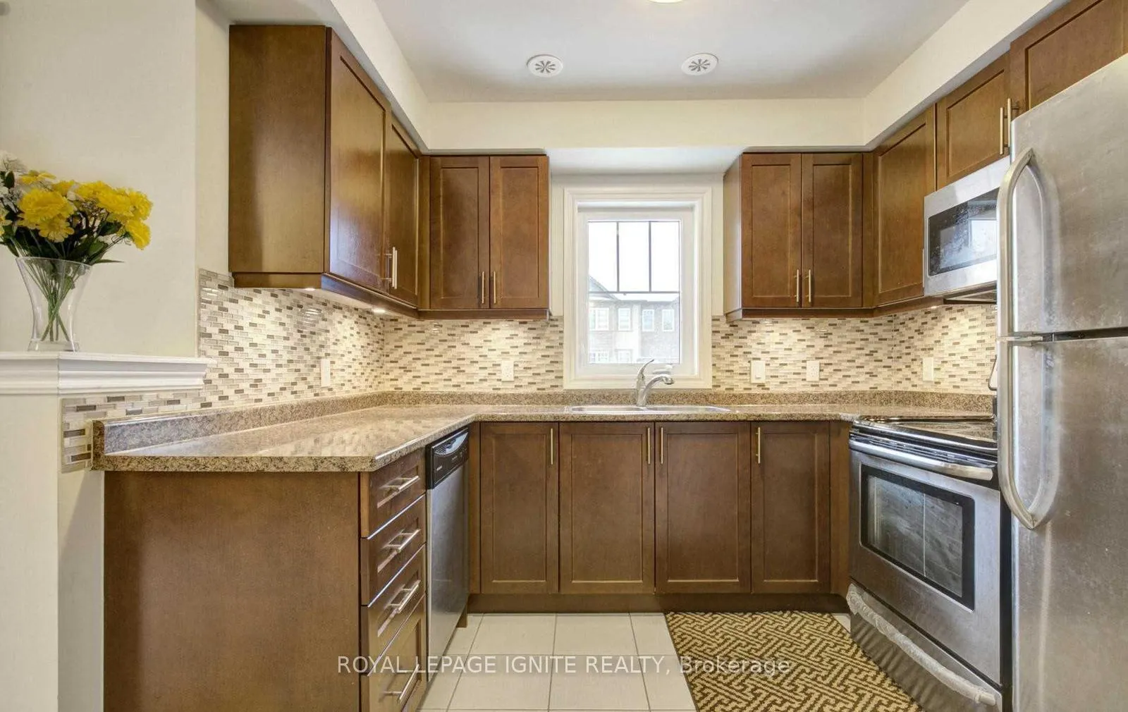 Photo 9 of 57 Far North Court, Oshawa, Windfields — HOMEH