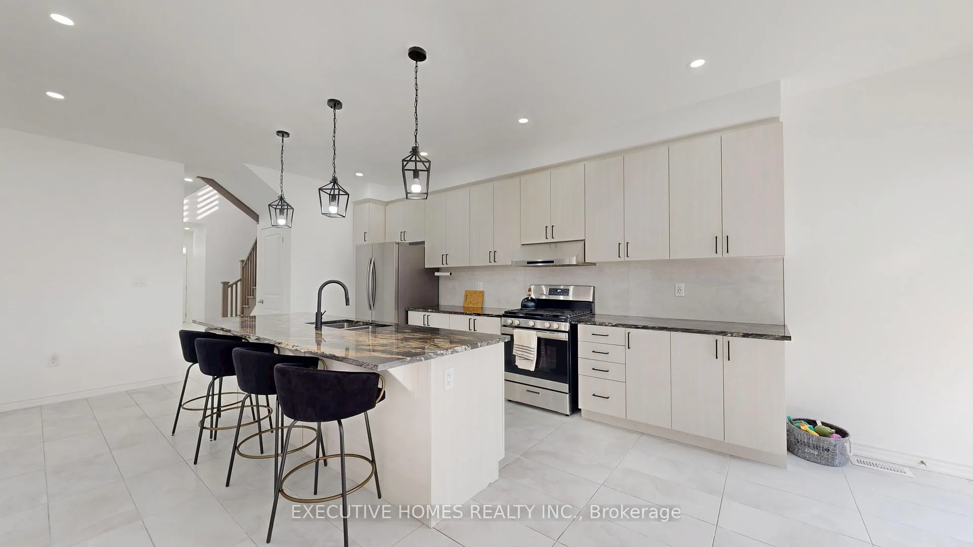Photo 14 of 2885 Foxden Square, Pickering, Rural Pickering — HOMEH