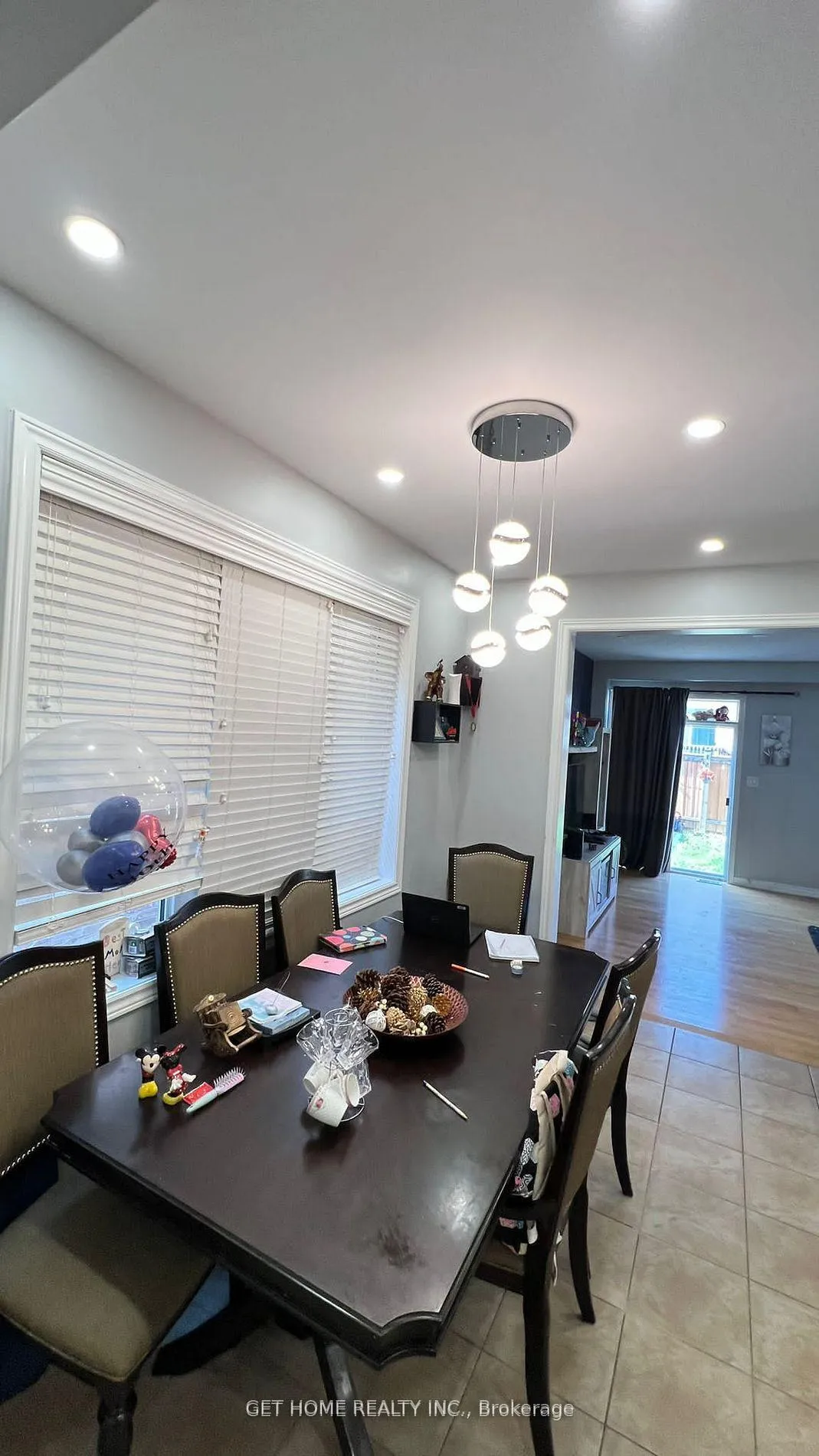 Photo 3 of 20 Swanton Road W, Brampton, Credit Valley — HOMEH