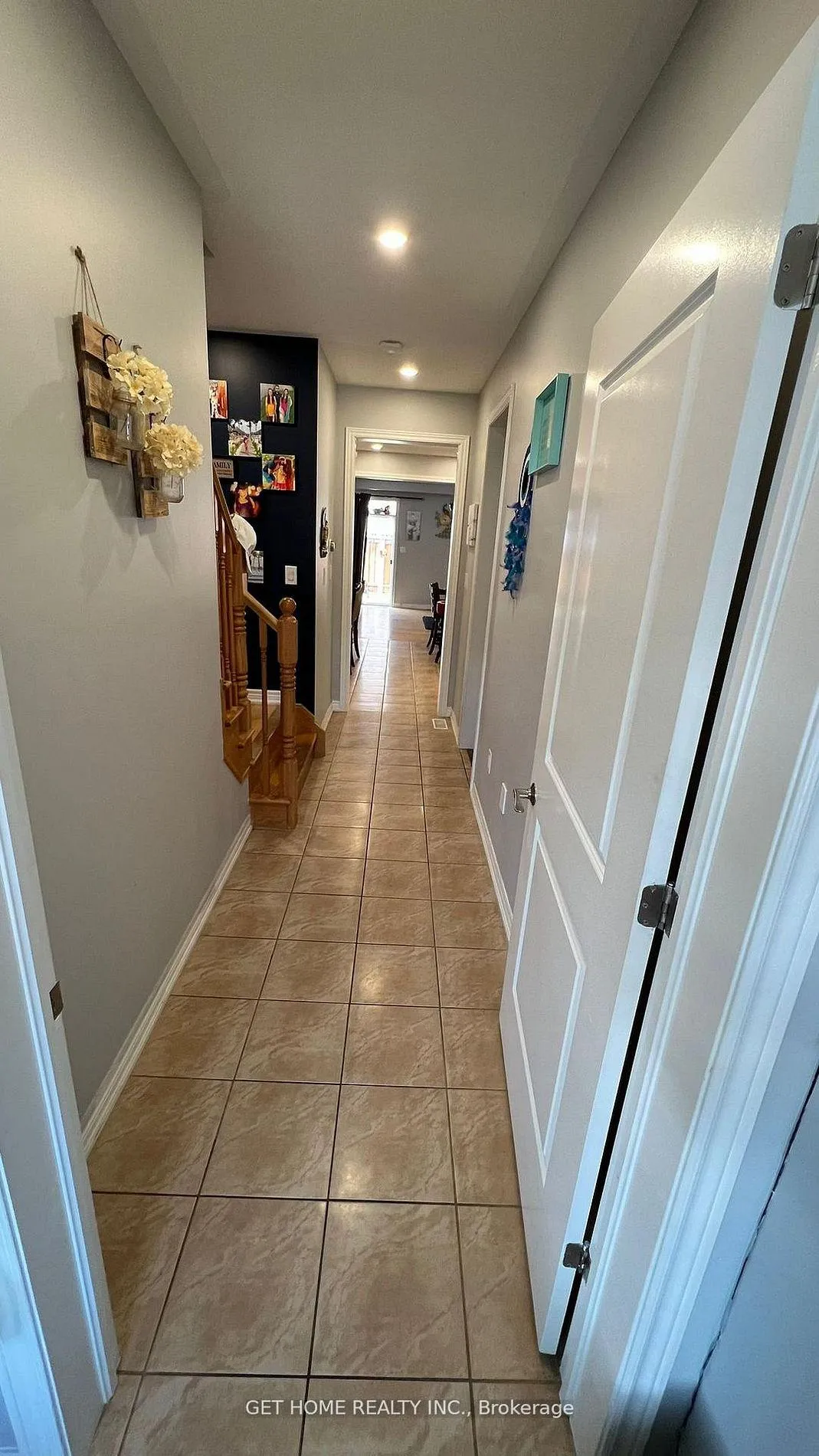 Photo 4 of 20 Swanton Road W, Brampton, Credit Valley — HOMEH